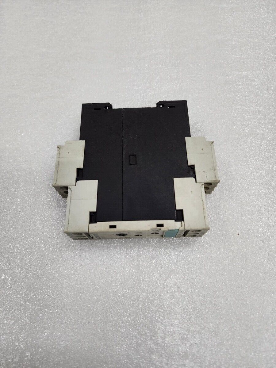 SIEMENS 3RP1505-1BP30 TIME DELAY RELAY