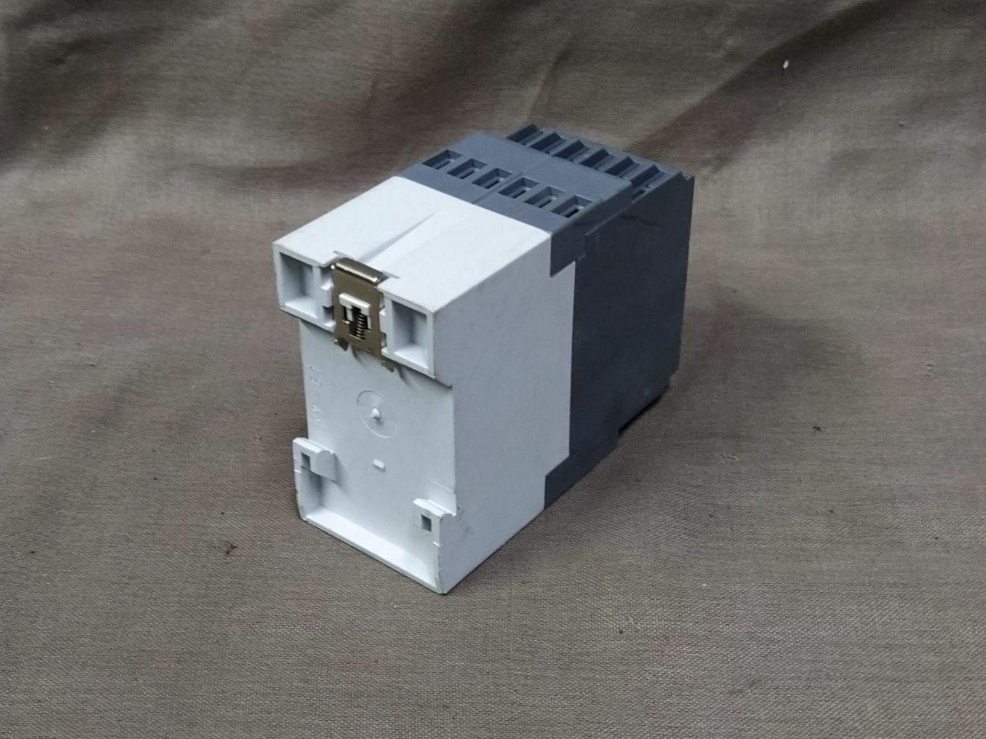 ABB CM-IWN.5 Multifunction Insulation Monitoring Relay 1SVR650660R0400