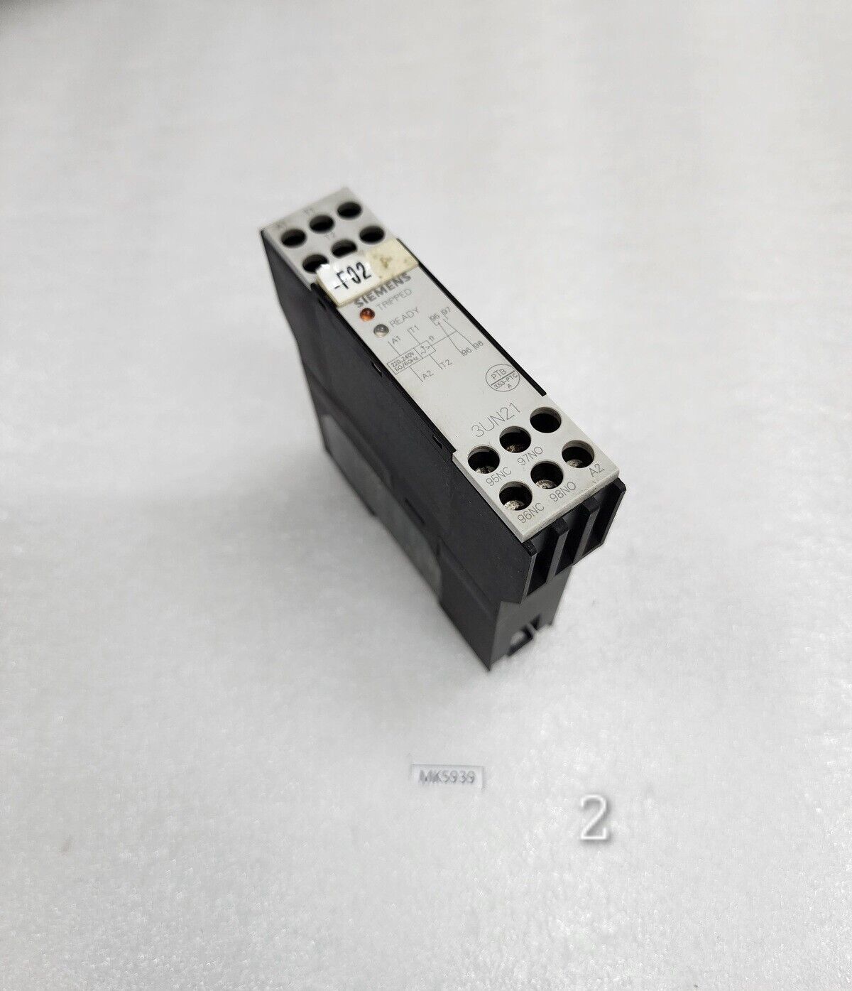 SIEMENS 3UN2100-0AN7 MOTOR THERMISTOR MODULE RELAY 220-240V