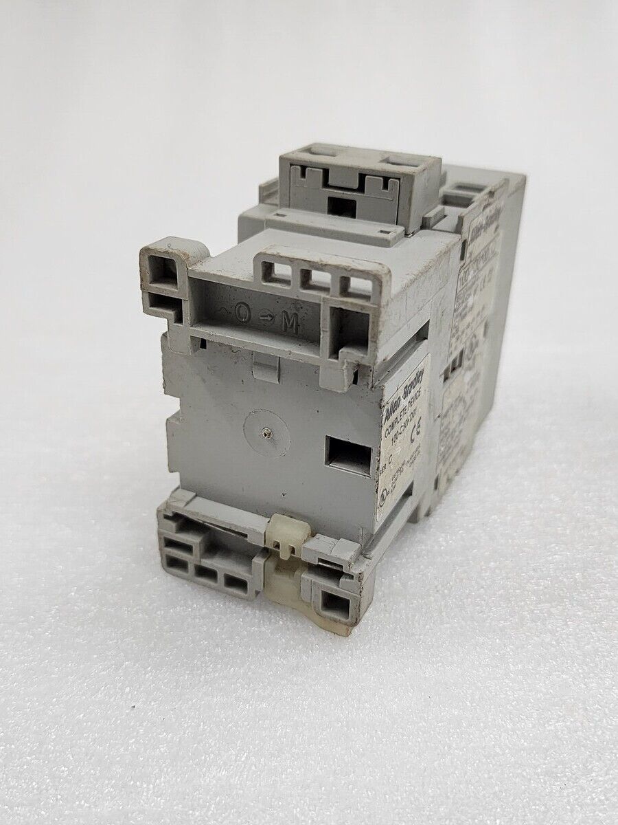 ALLEN BRADLEY CAT 100-C30-00 SER C MAGNETIC CONTACTOR COIL VOLTAGE 110V