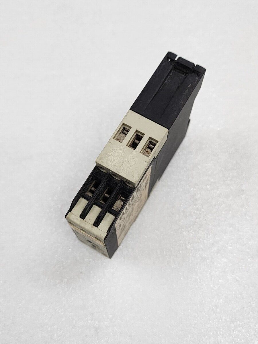 TELEMECANIQUE RE4 TP13BU TIME DELAY RELAY 09972 110-240V/24V/42-48V 0.05S-300H