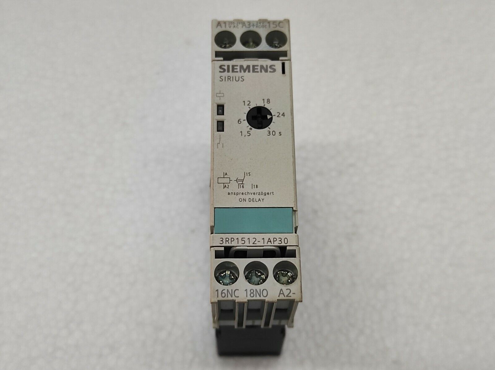 Siemens 3RP1512-1AP30 SPDT Timer Relay