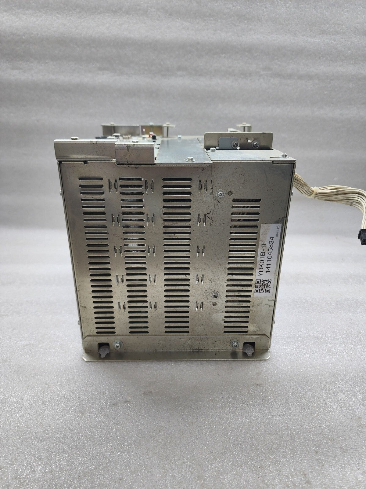 YASKAWA JZNC-YRK51-1E ROBOT CPU SERVO DRIVE R15517-306-5