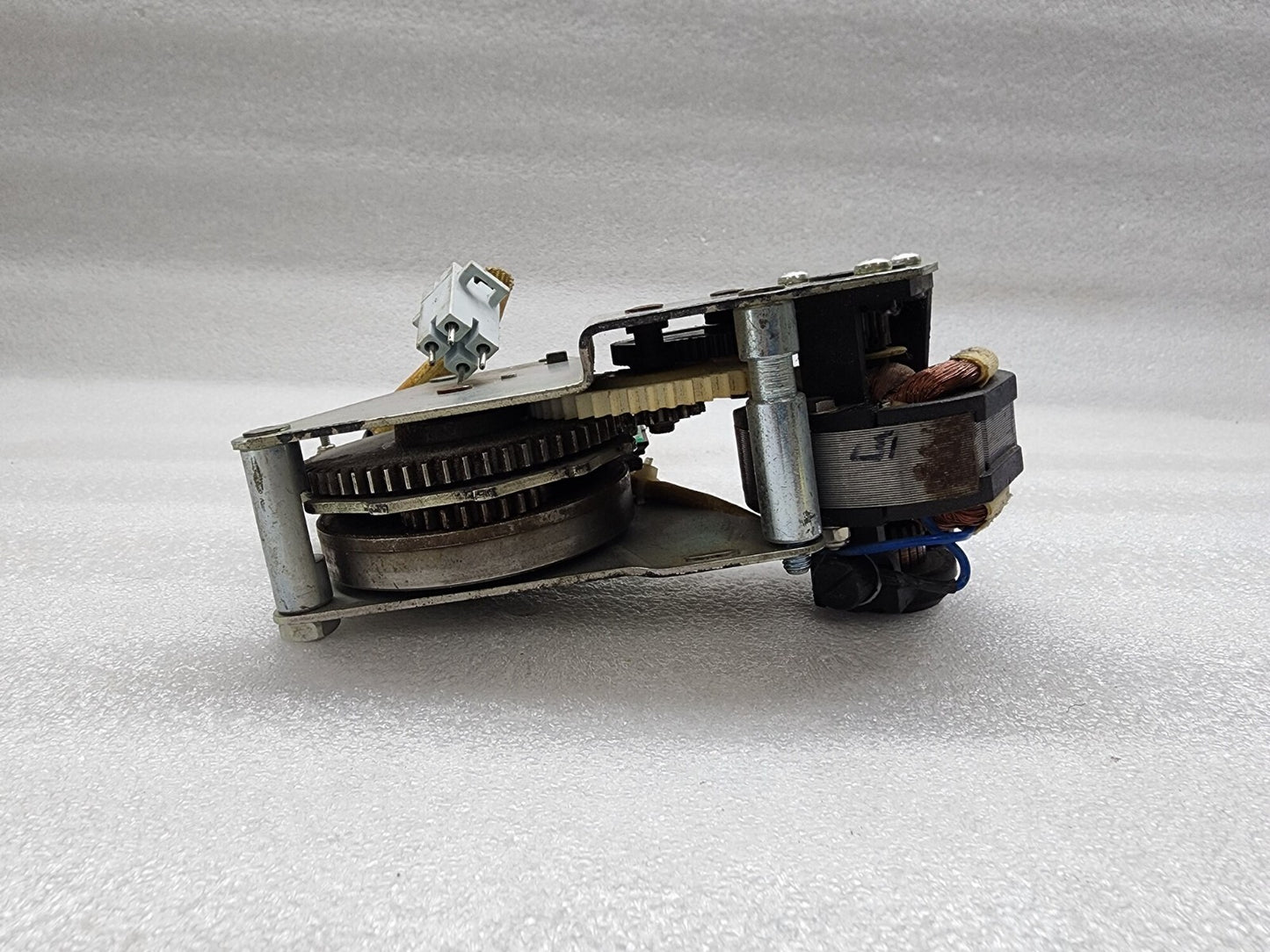 ABB 1SDA038324R1 GEARD MOTOR DEVICE 220/250V CC/CA ORIGINAL PART