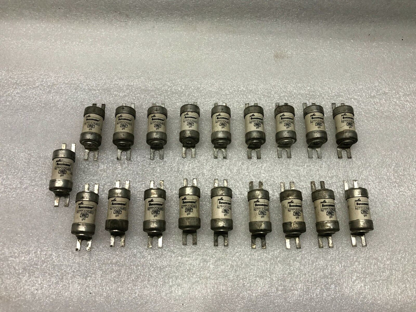 BUSSMANN NITD32M63 BRITISH STANDARD FUSE 32A 415VAC 80kA LOT OF 9 UNIT