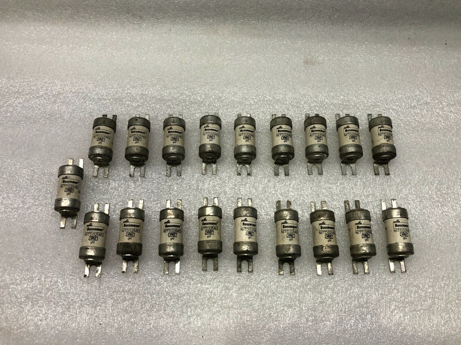 BUSSMANN NITD32M63 BRITISH STANDARD FUSE 32A 415VAC 80kA LOT OF 9 UNIT