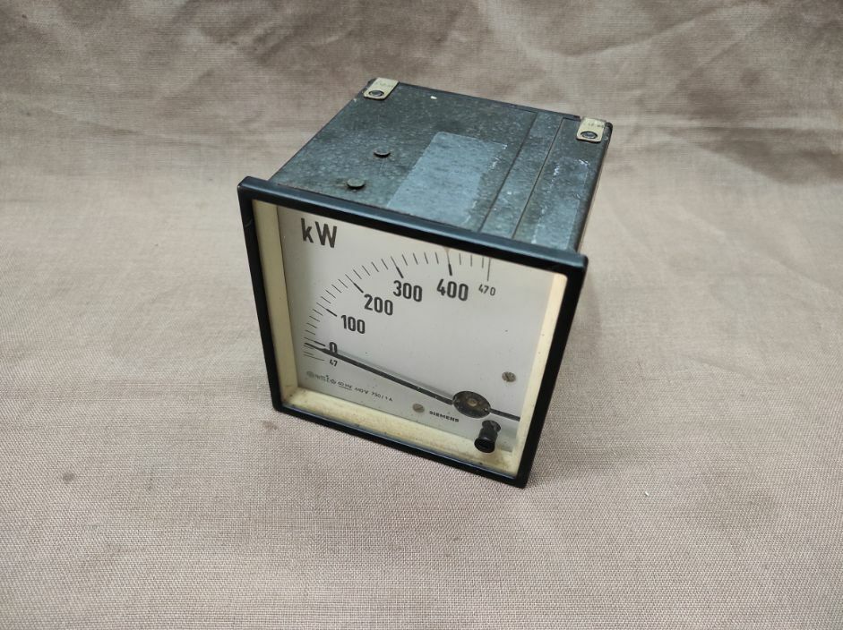 SIEMENS WATTMETER 440V 750/1A 47-470 kW 1901.403