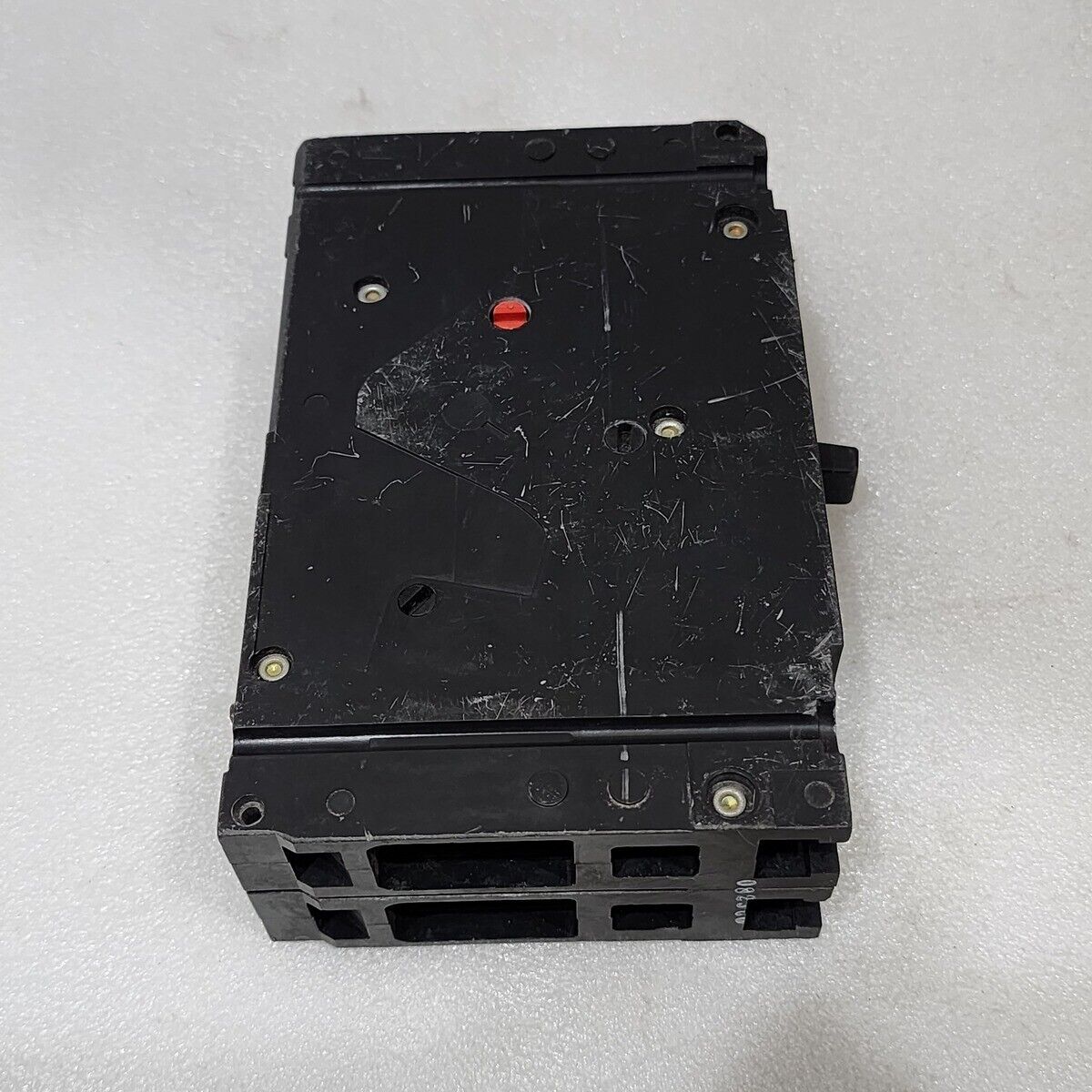 SIEMENS ED22B015 ED2 LOW VOLTAGE CIRCUIT BREAKER WITH LOAD LUG 15A