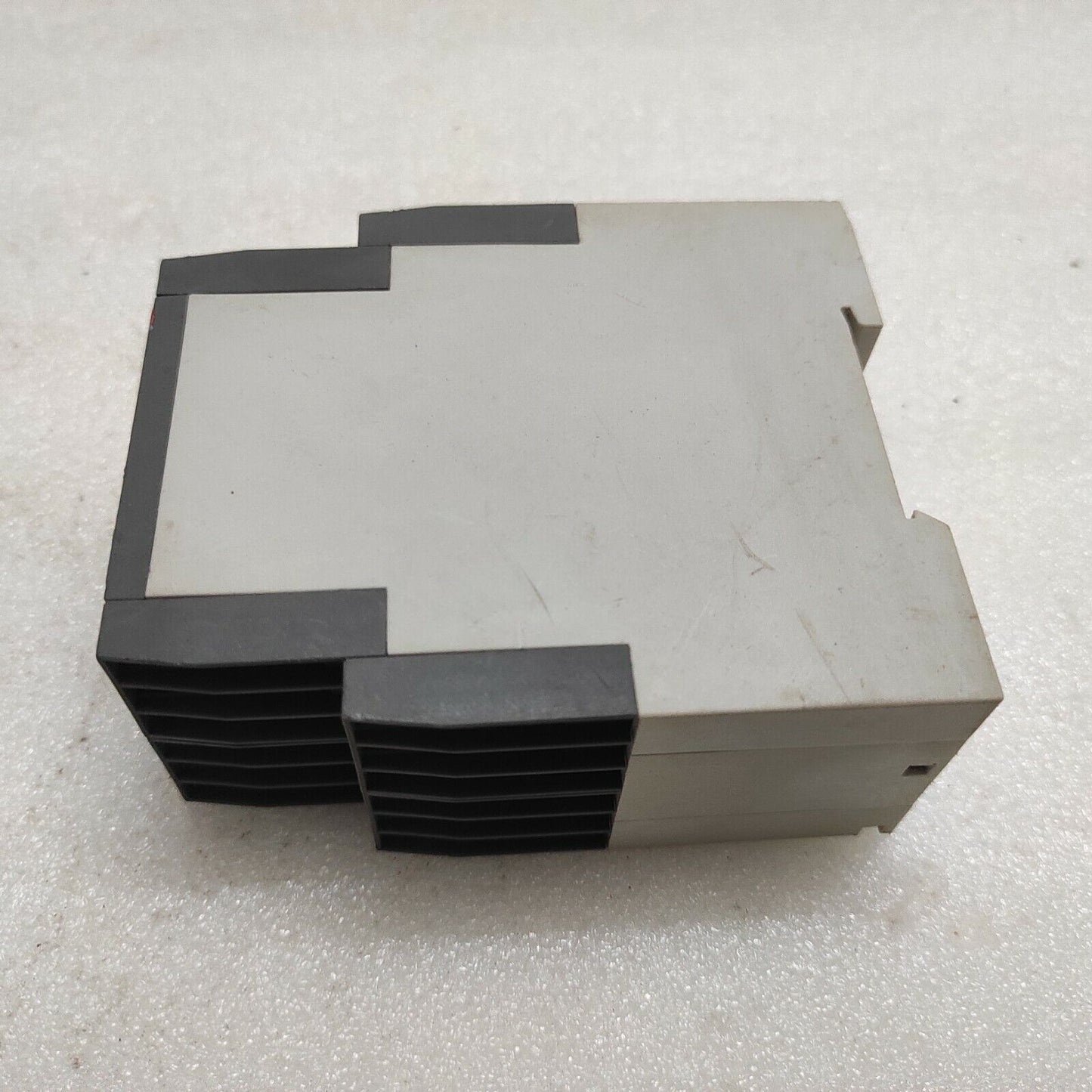 ABB CM-IWN.4S INSULATION MONITORING RELAY 24-240VAC/DC