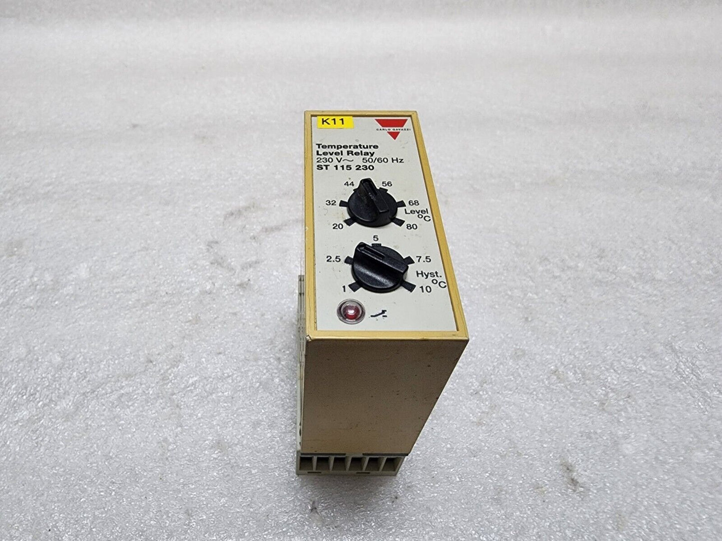 CARLO GAVAZZI ST115230 TEMPERATURE LEVEL RELAY 230V