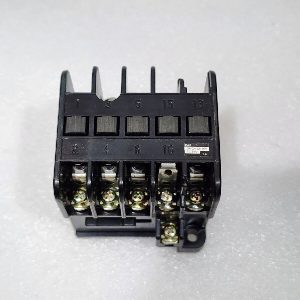 FUJI ELECTRIC SRC 3631-5-1 MAGNETIC CONTACTOR COIL VOLTAGE 200-240V