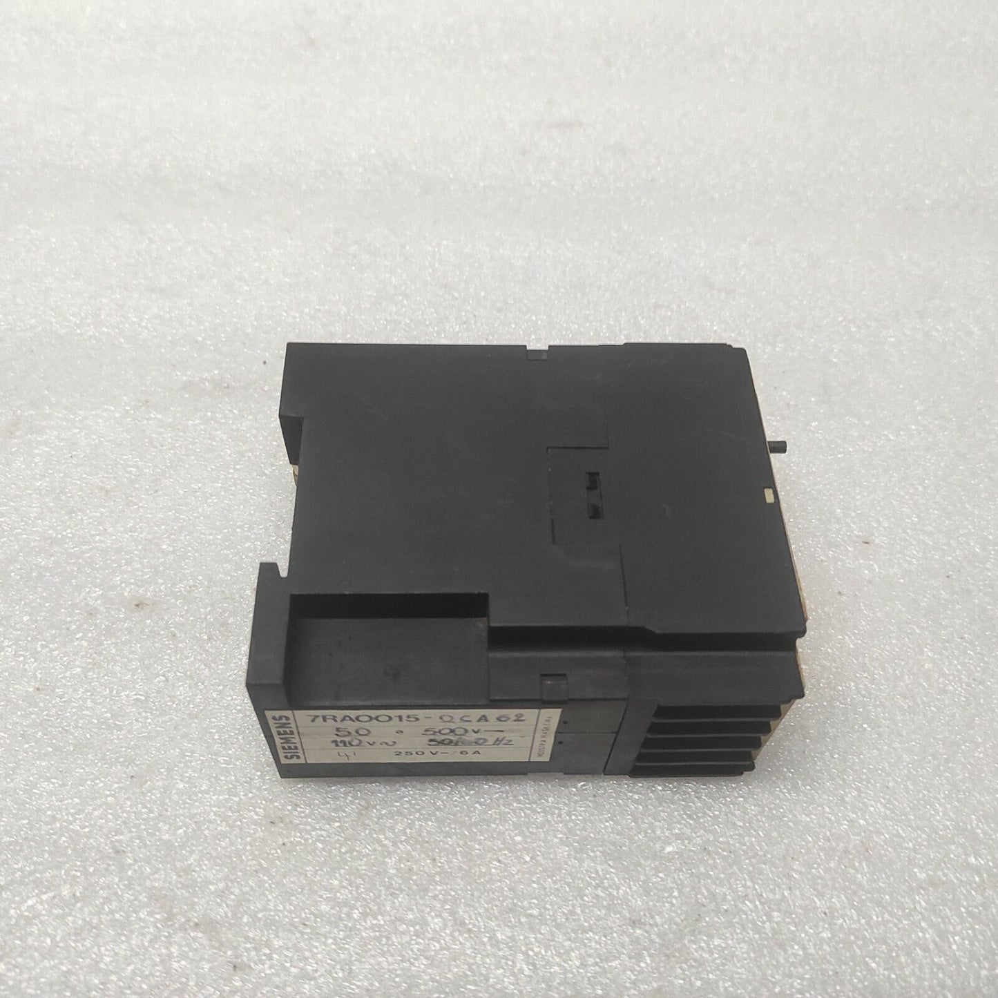 SIEMENS 7RA0015-0CA62 VOLTAGE RELAY