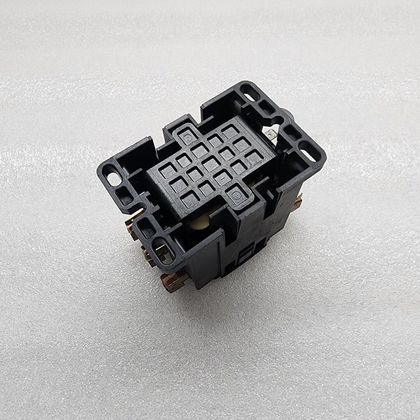 SQUARE D 8910DPA43 3-POLE DEFINITE PURPOSE CONTACTOR 40A