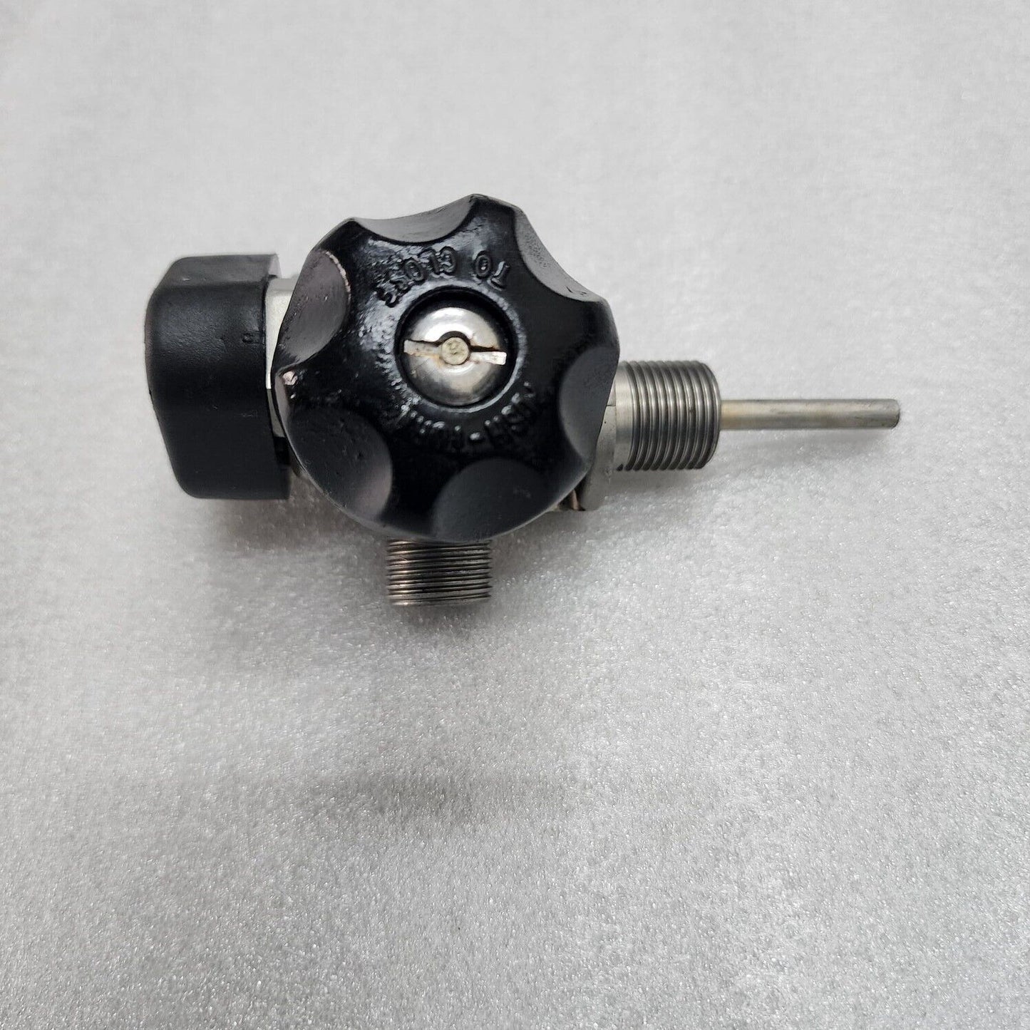 SCOTT BREATHING AIR CYLINDER VALVE 3000 PSI THREAD M18