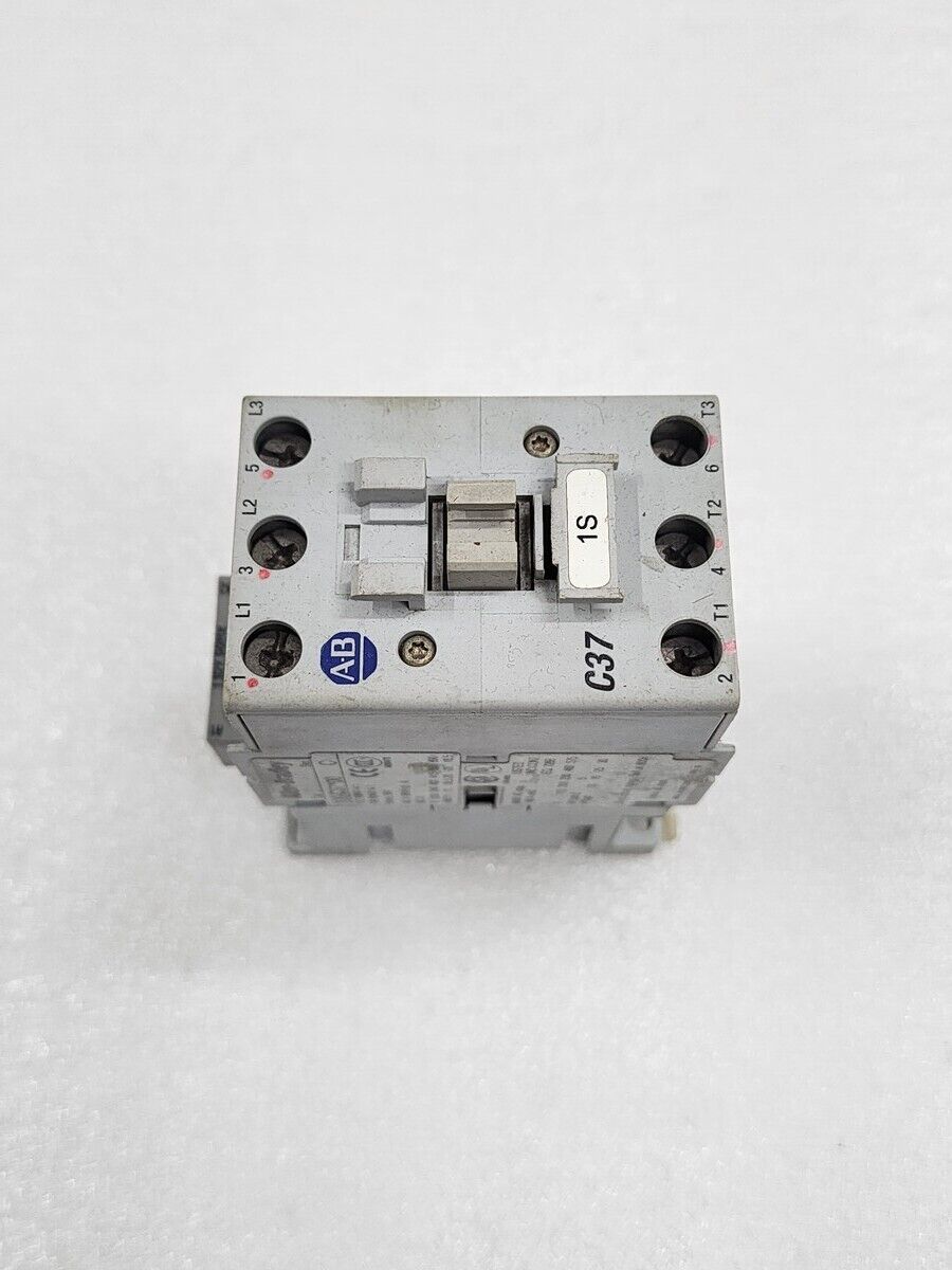 ALLEN BRADLEY CAT 100-C37-00 SER C MAGNETIC CONTACTOR COIL VOLTAGE 110-120V