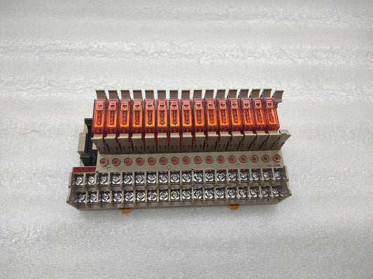 OMRON G7T 1122S 110-120VAC 15 UNIT RELAY WITH BASE MODULE 