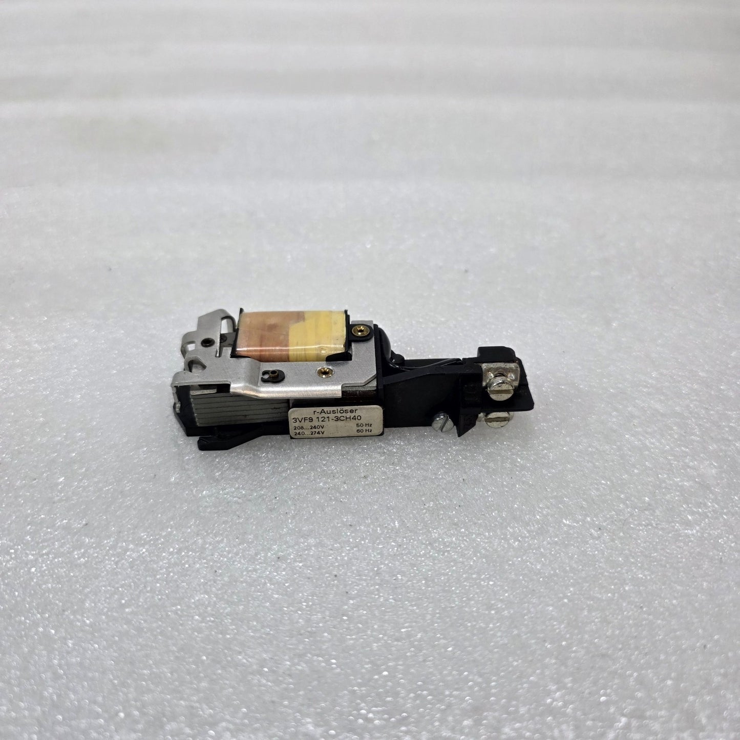 SIEMENS 3VF9 121-3CH40 SHUNT TRIP RELEASE 208–240V 50HZ / 240–274V 60HZ FOR 3VF