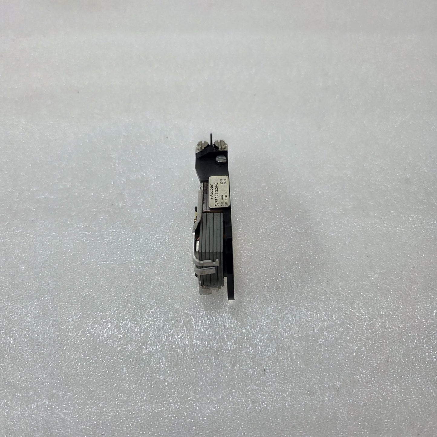 SIEMENS 3VF9 121-3CH40 SHUNT TRIP RELEASE 208–240V 50HZ / 240–274V 60HZ FOR 3VF