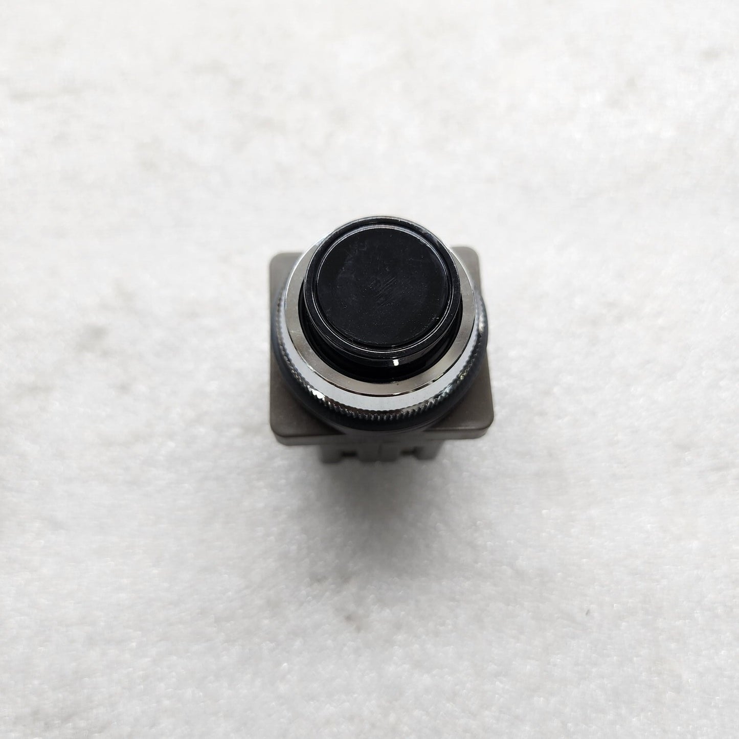 IDEC ABN211-B PUSH BUTTON