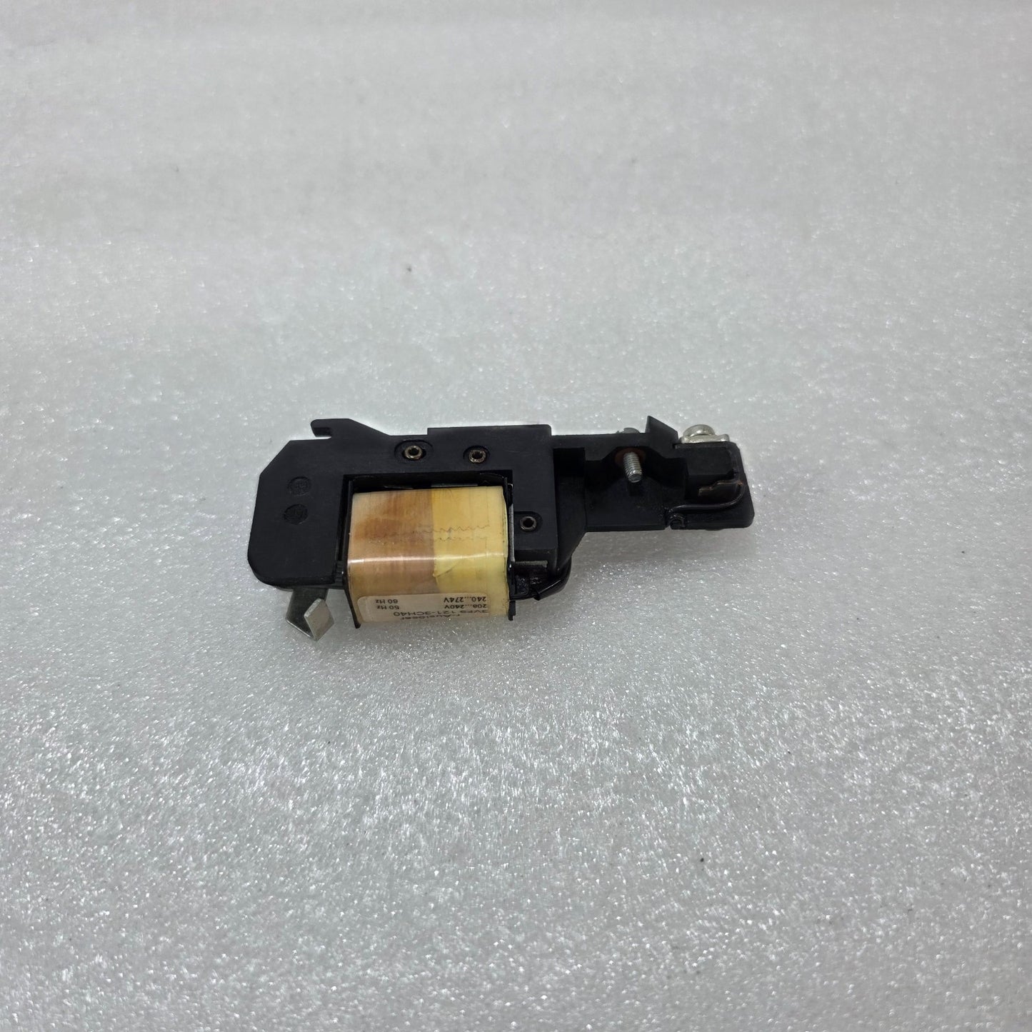 SIEMENS 3VF9 121-3CH40 SHUNT TRIP RELEASE 208–240V 50HZ / 240–274V 60HZ FOR 3VF