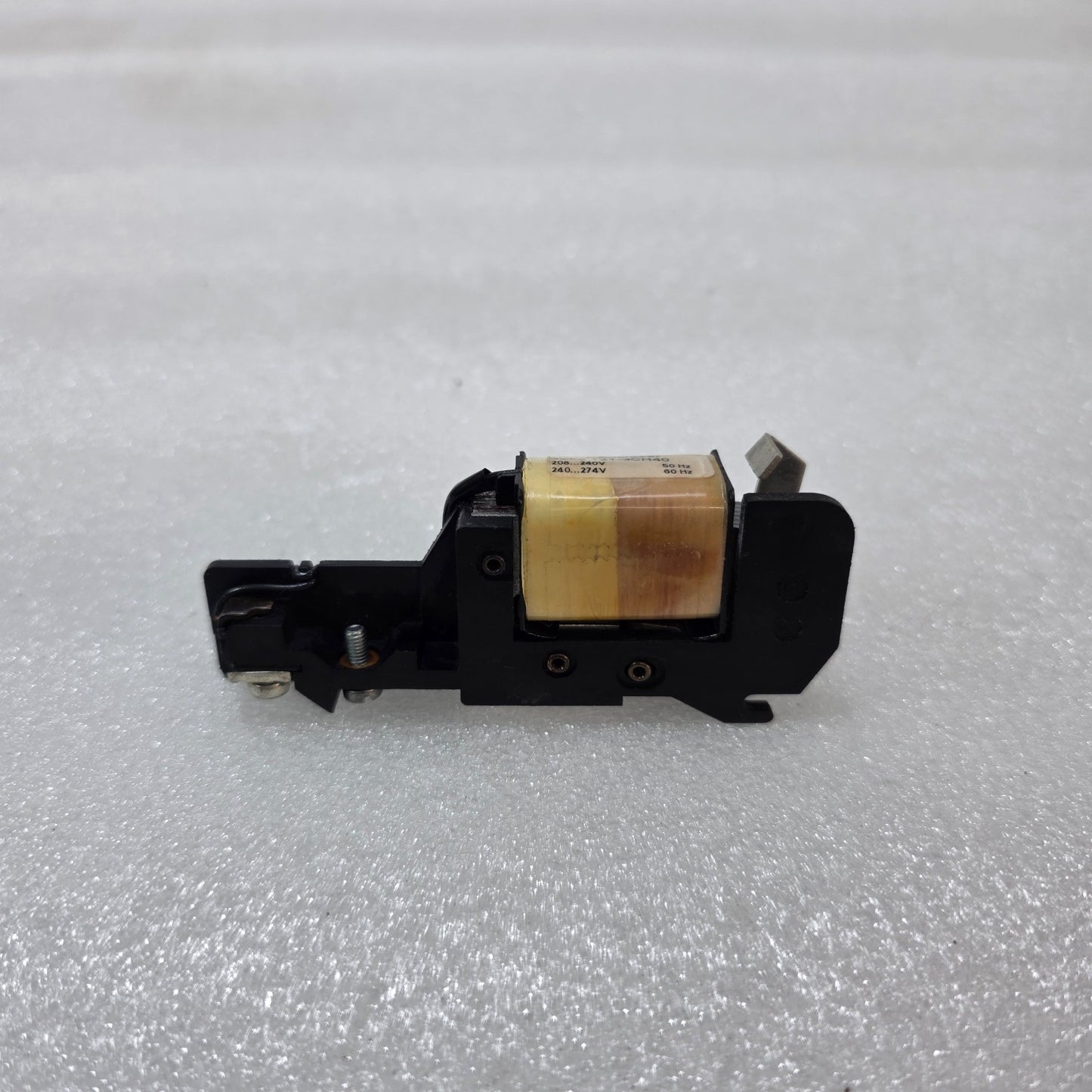 SIEMENS 3VF9 121-3CH40 SHUNT TRIP RELEASE 208–240V 50HZ / 240–274V 60HZ FOR 3VF