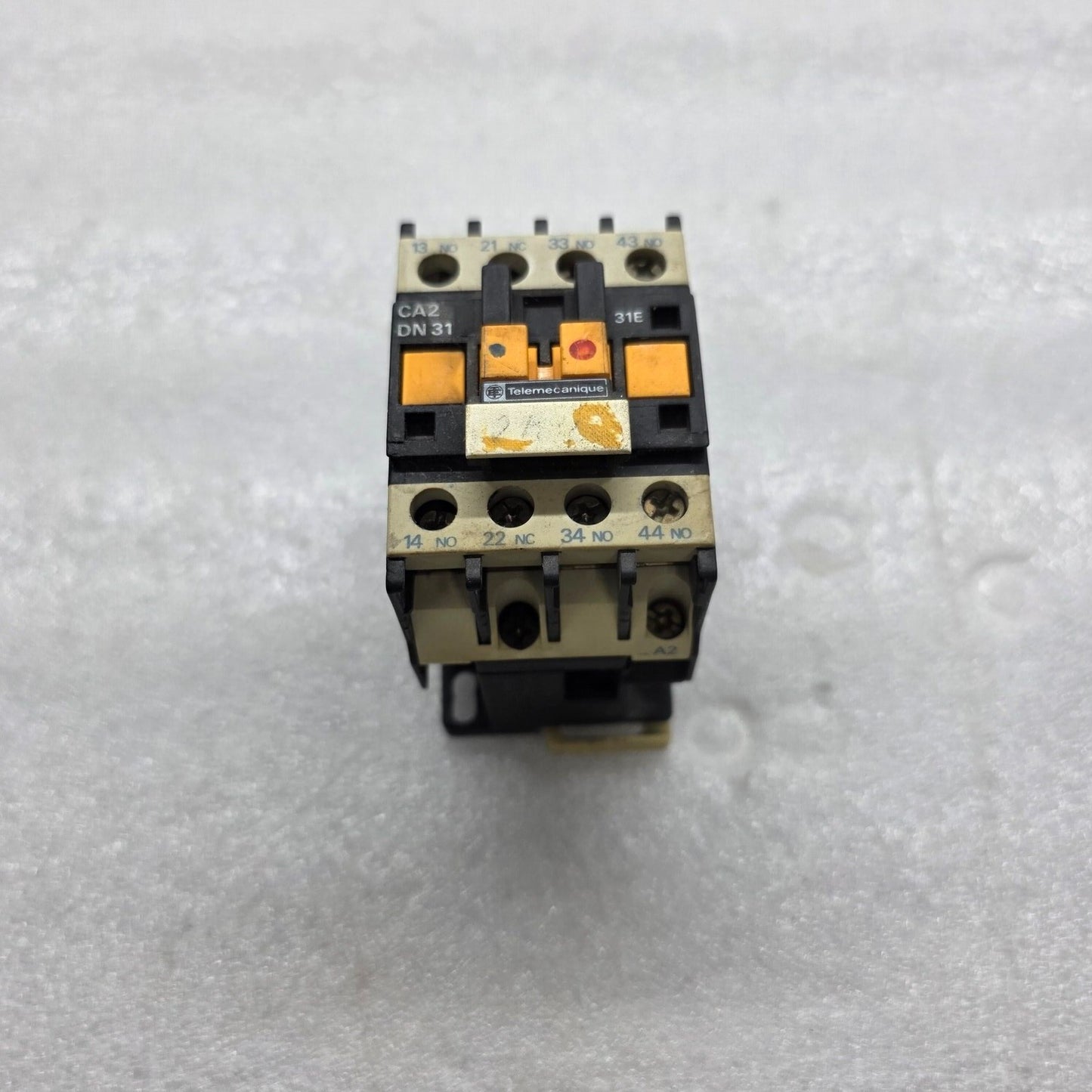 TELEMECANIQUE CA2 DN 31 CONTACTOR 220-240V