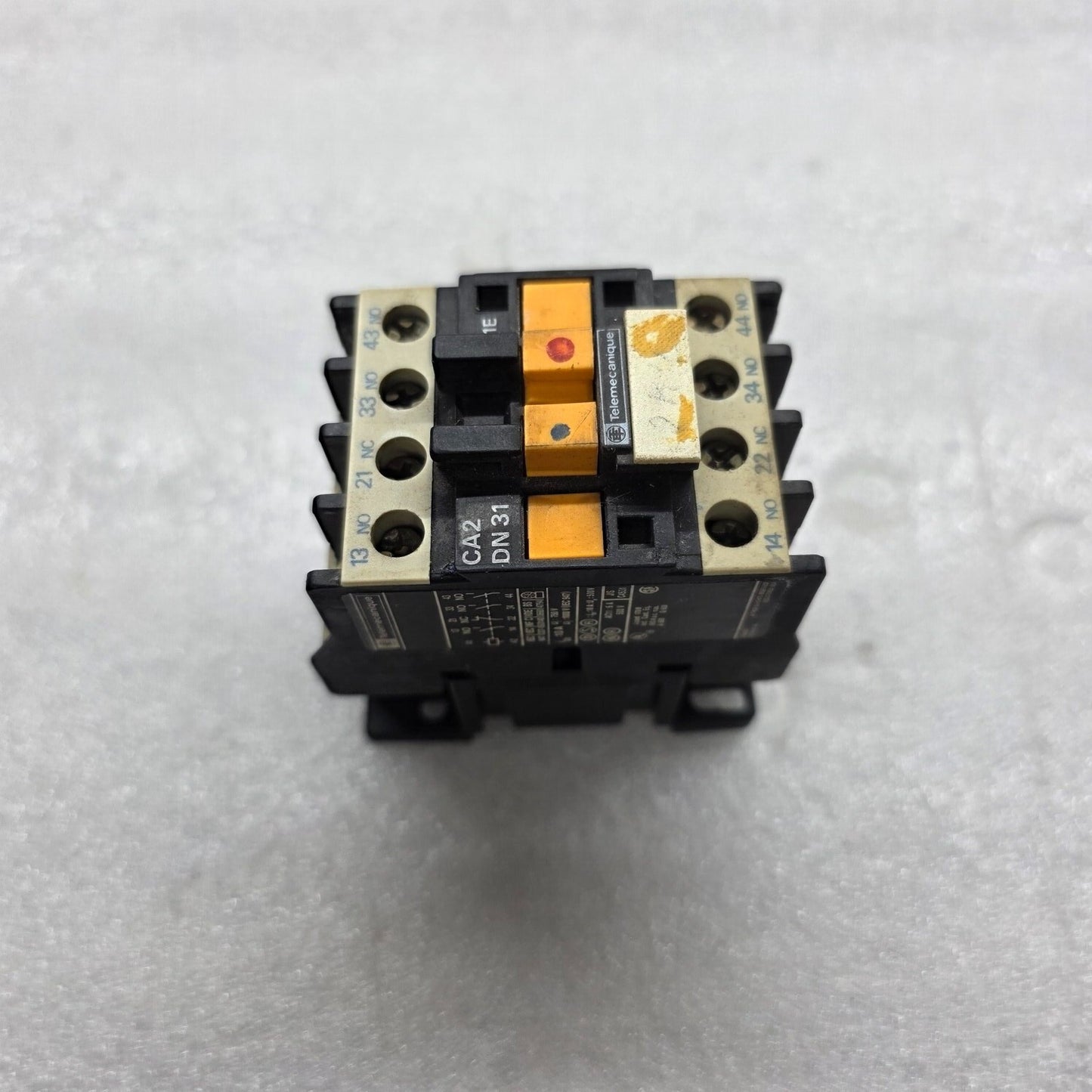 TELEMECANIQUE CA2 DN 31 CONTACTOR 220-240V