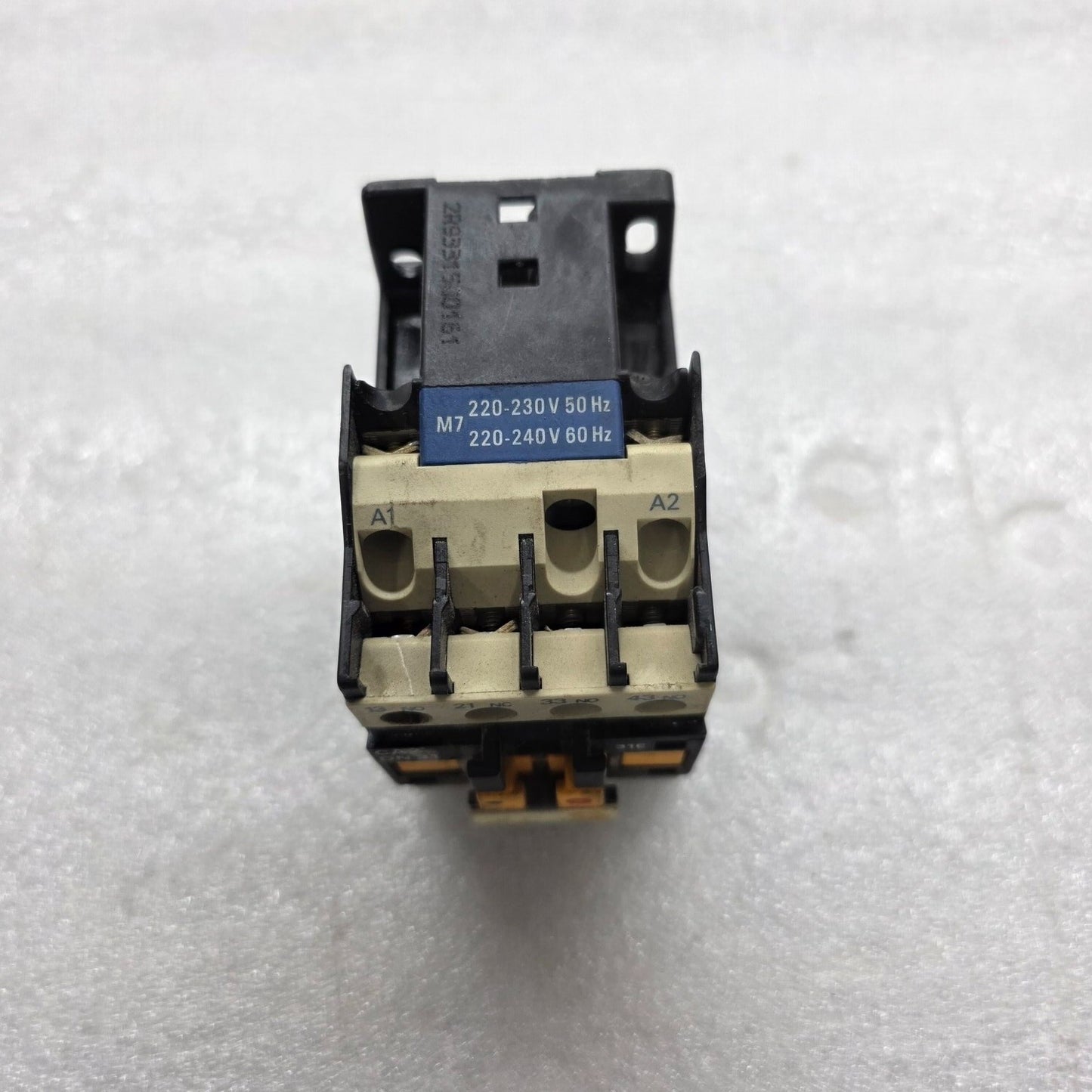 TELEMECANIQUE CA2 DN 31 CONTACTOR 220-240V