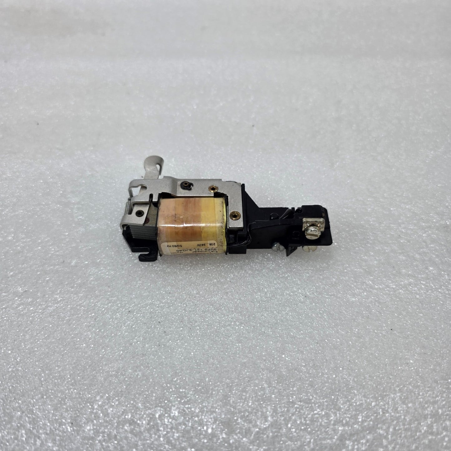 SIEMENS 3VF9 121-3JG40 UNDERVOLTAGE RELEASE 208–240V 50/60HZ FOR 3VF MCCB