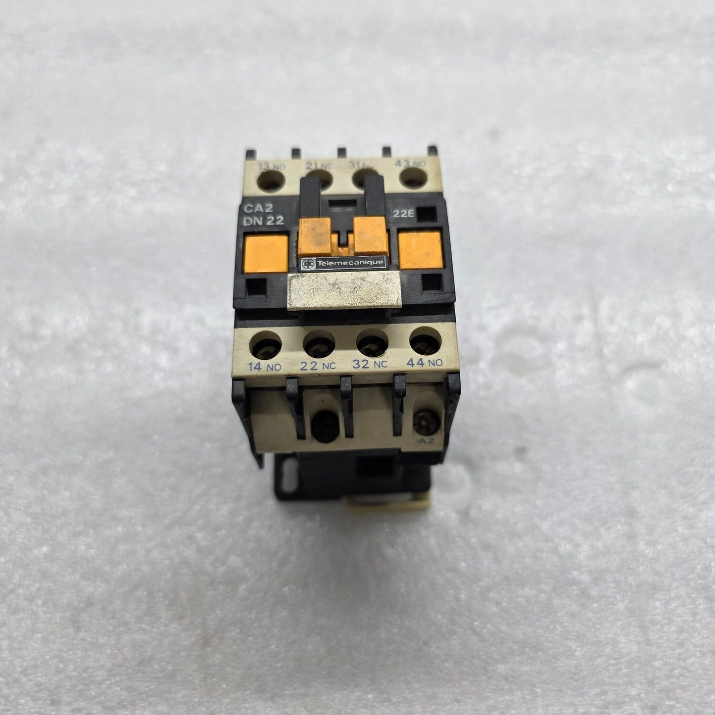 TELEMECANIQUE CA2 DN 22 CONTACTOR 220-240V