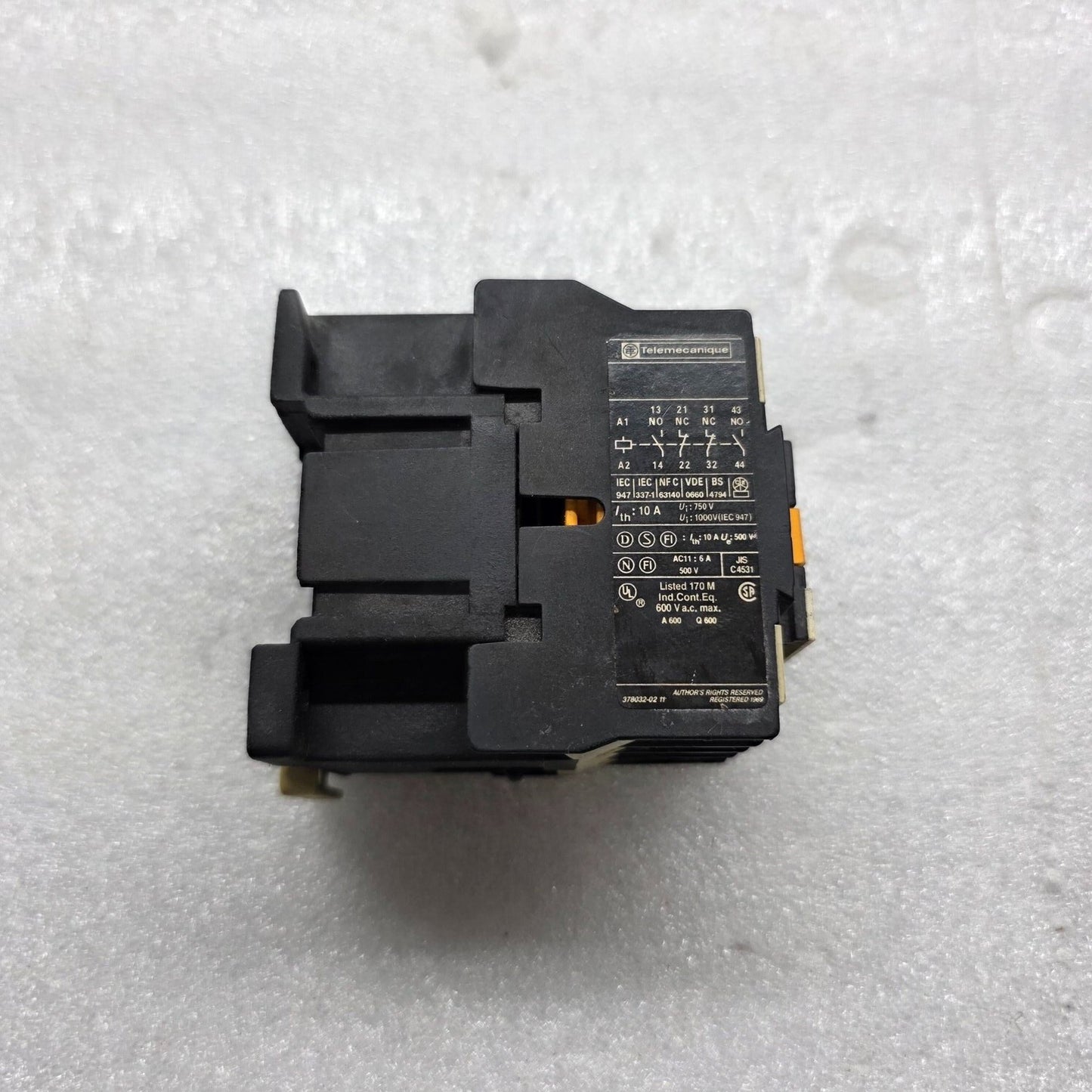 TELEMECANIQUE CA2 DN 22 CONTACTOR 220-240V