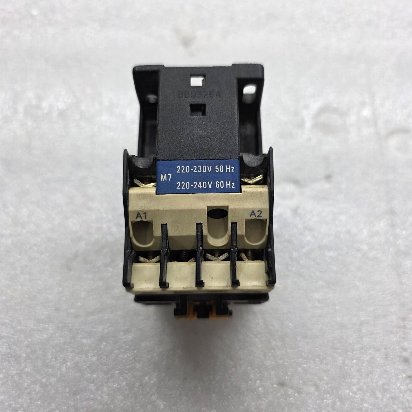 TELEMECANIQUE CA2 DN 22 CONTACTOR 220-240V