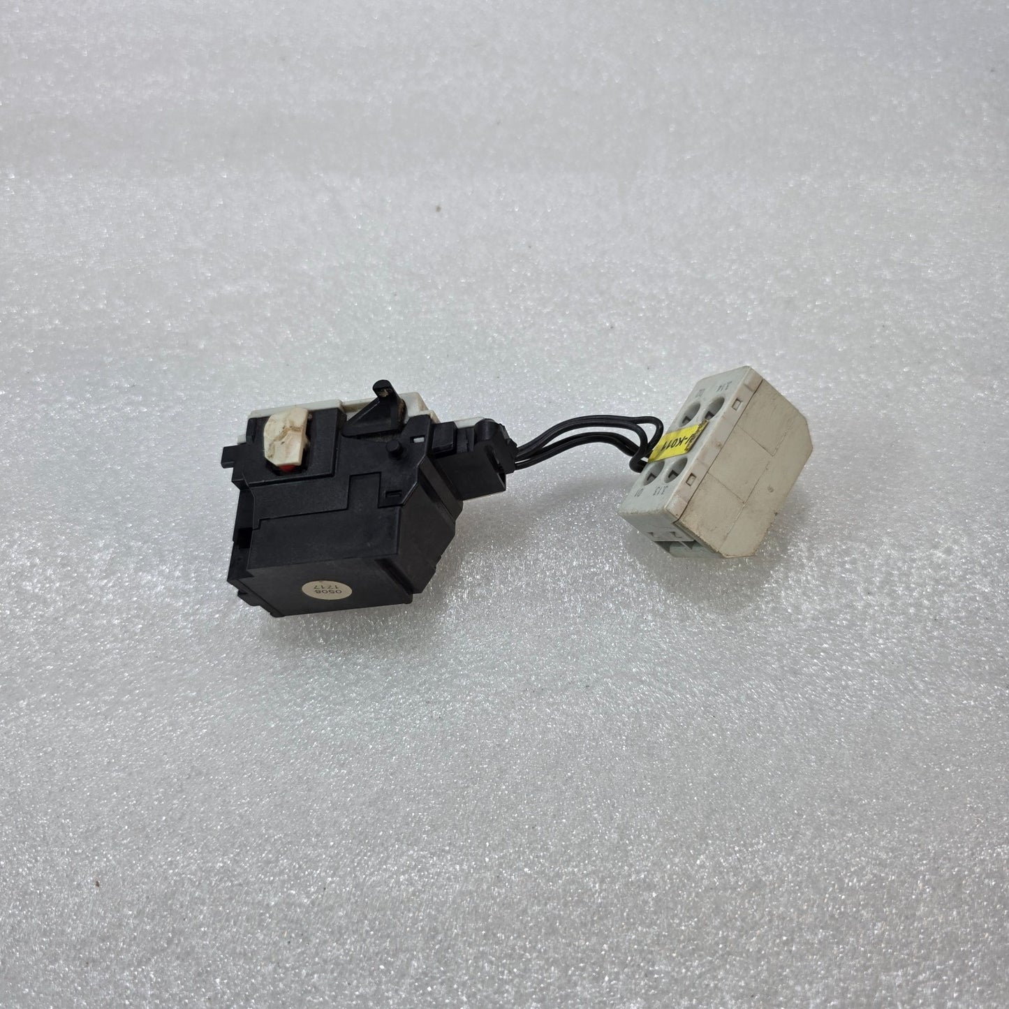 MOELLER NZM1-XUHIV 24V DC UNDERVOLTAGE RELEASE FOR NZM1 CIRCUIT BREAKER