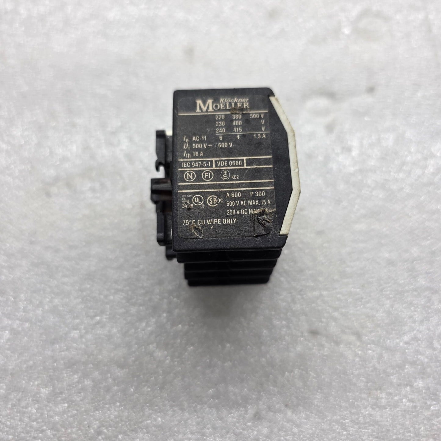 MOELLER 04 DIL AUXILIARY CONTACT