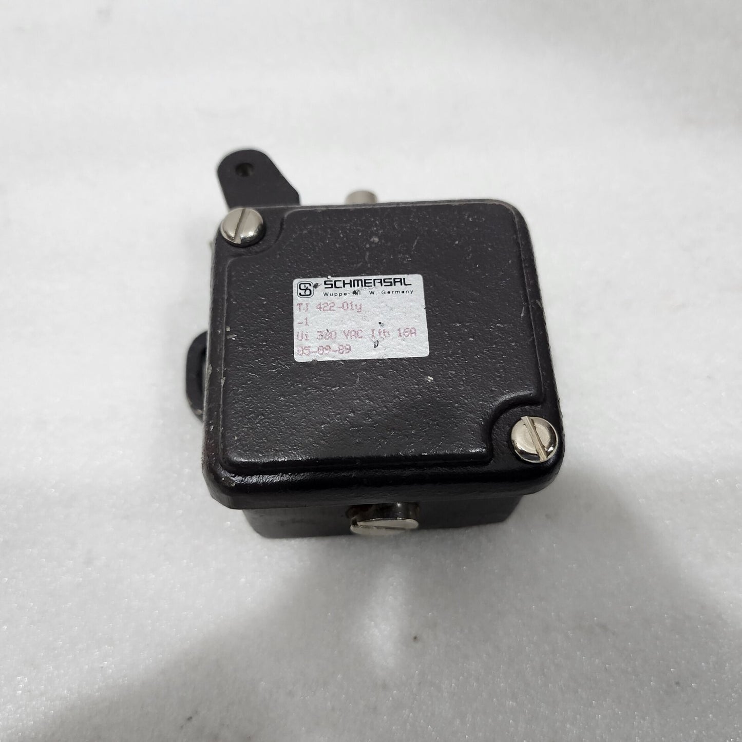 SCHMERSAL TJ 422-01Y OFF SET POSITION SWITCH 380VAC 16A