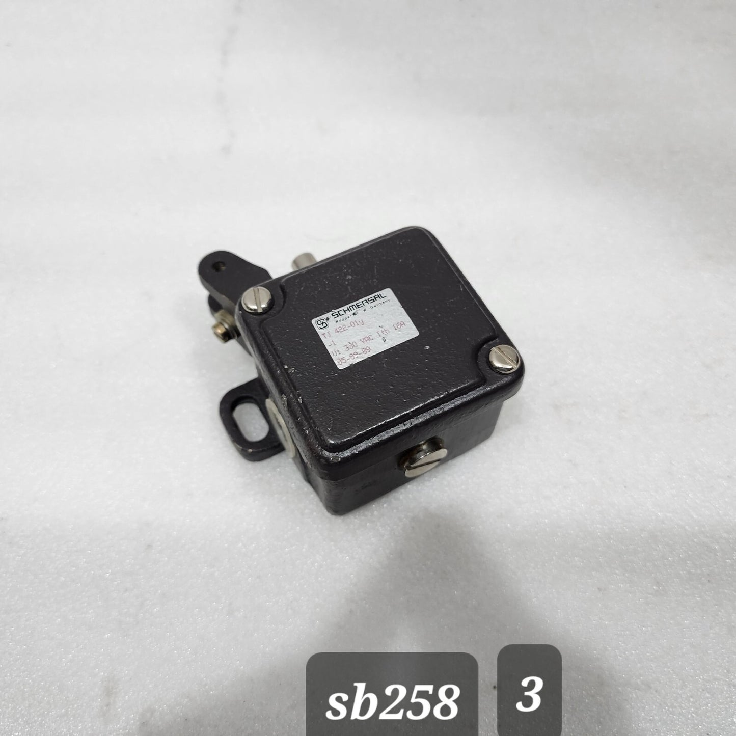 SCHMERSAL TJ 422-01Y OFF SET POSITION SWITCH 380VAC 16A
