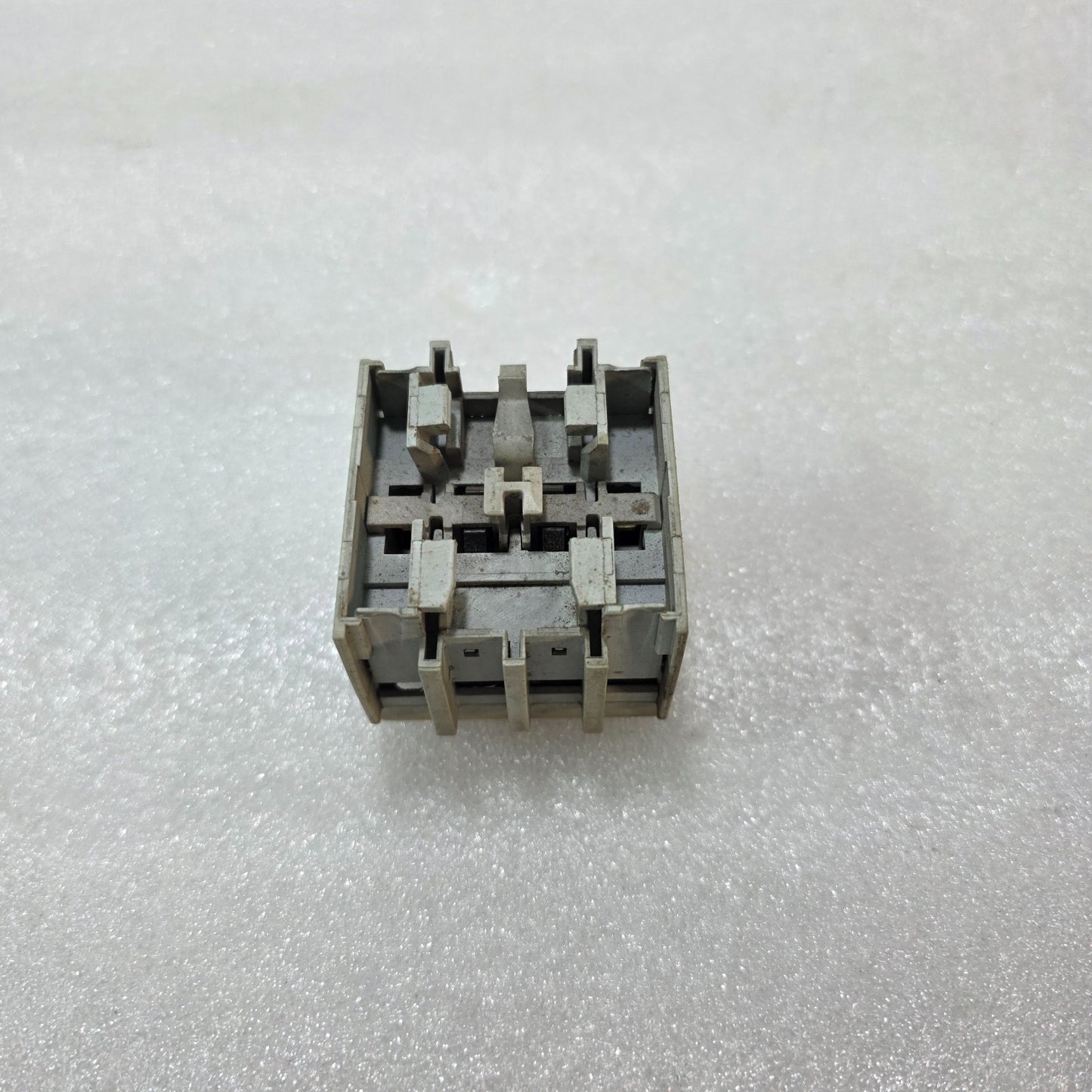 ALLEN-BRADLEY 100-F AUXILIARY CONTACT BLOCK A22 – 10A 690V INDUSTRIAL CONTROL RE