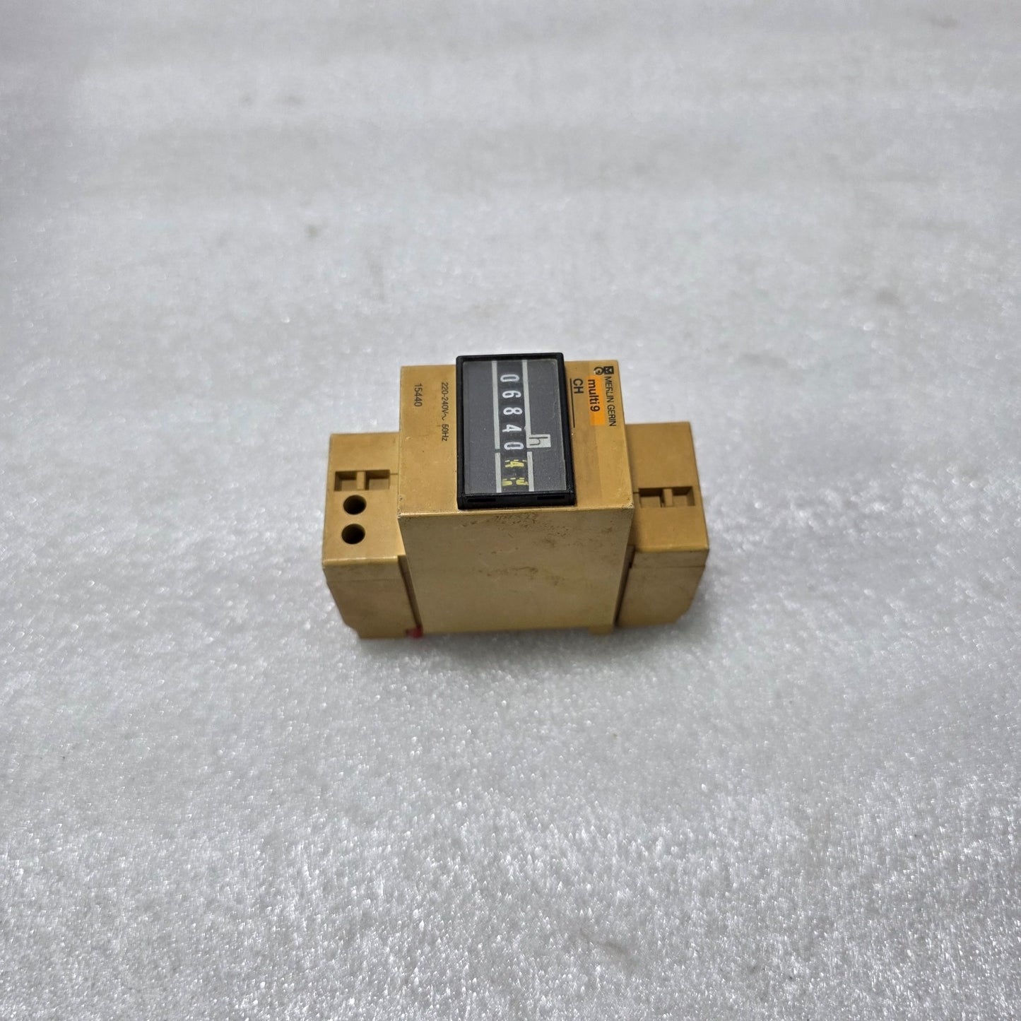 MERLIN GERIN MULTI 9 CH UWZ 35V HOUR METER 220–240V AC 50HZ