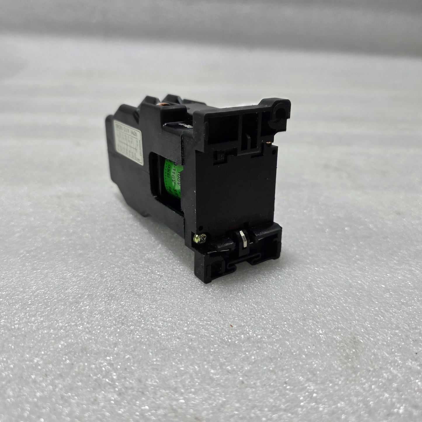 FUJI ELECTRIC SRC50-2U/X (4A2B) SAFETY RELAY MODULE COIL VOLTAGE 100-110V