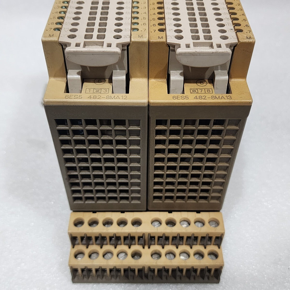 SIEMENS 6ES5 482-8MA12 DIGITAL INPUT/OUTPUT MODULE 6ES5 482-8MA13