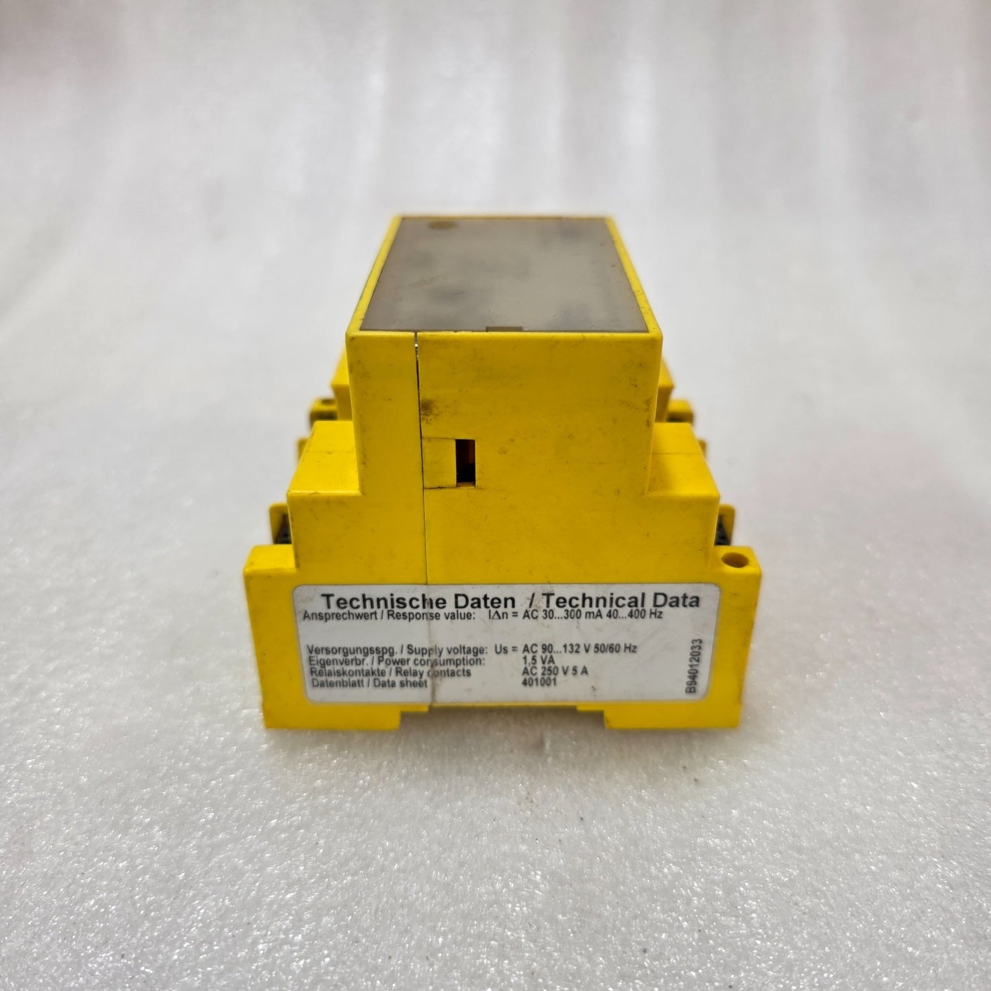 BENDER RCM SERIE 460 RCM465Y-13 RESIDUAL CURRENT MONITOR B94012033 90-132V