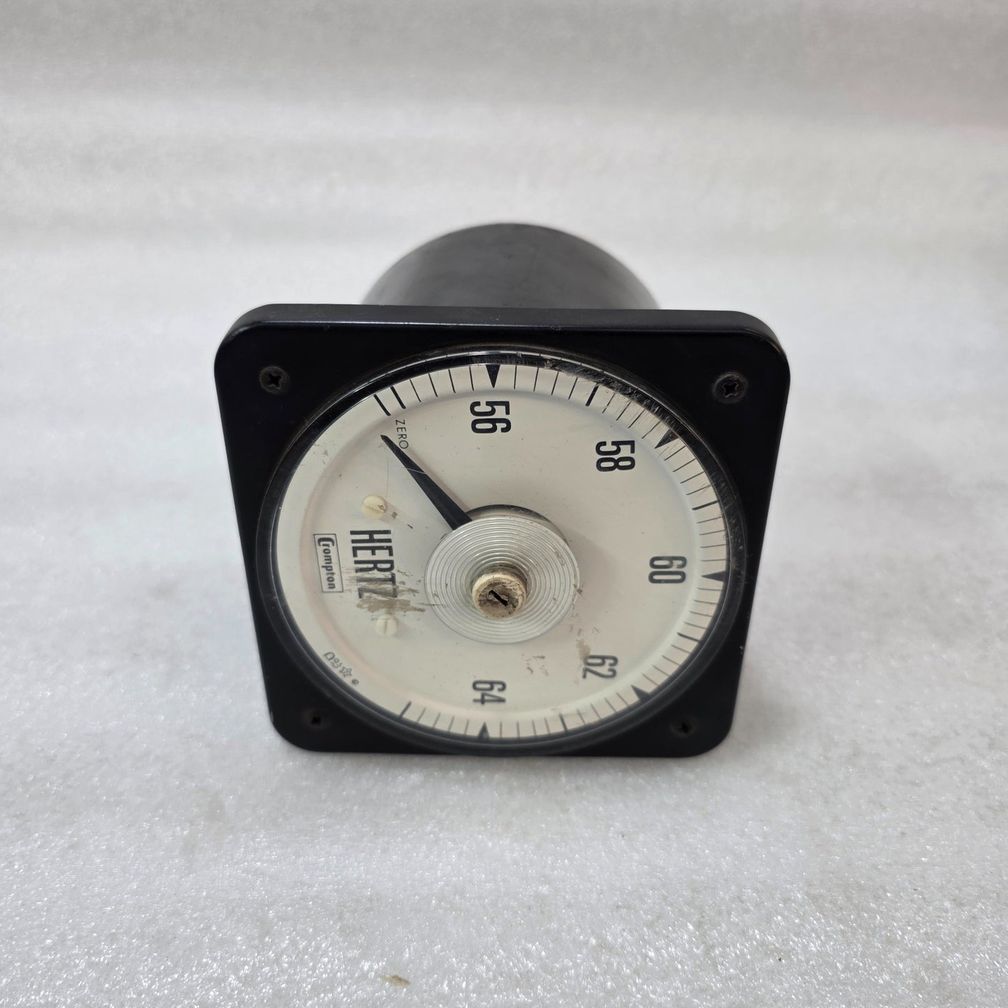 CROMPTON ANALOG FREQUENCY METER 56–64 HZ PANEL MOUNT HERTZ METER INDUSTRIAL