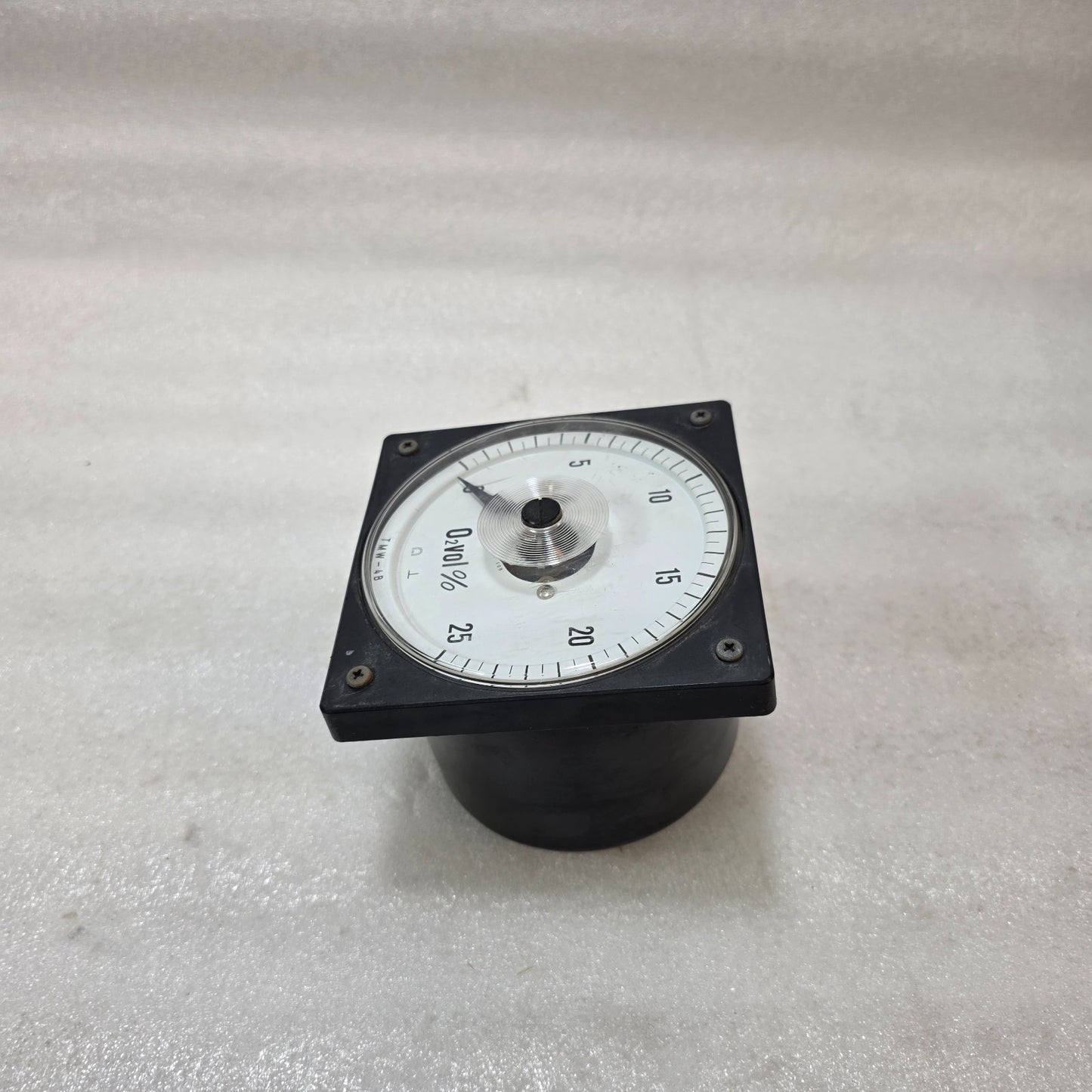 TSURUGA ELECTRIC TMW-4B O₂ ANALYZER METER 0–25% OXYGEN PANEL MOUNT 4–20MA