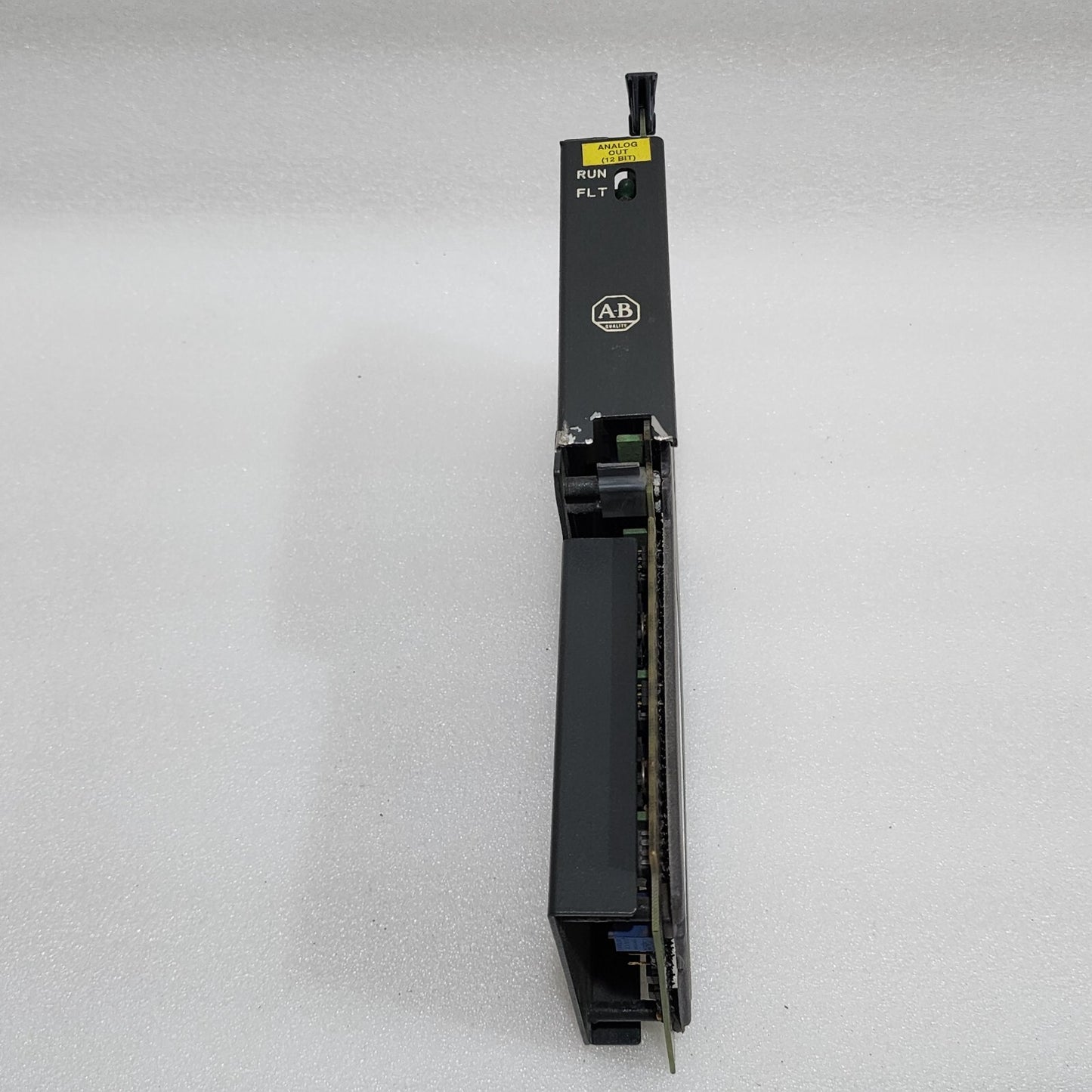 ALLEN BRADLEY CAT 1771-OFE2 B ANALOG OUTPUT MODULE