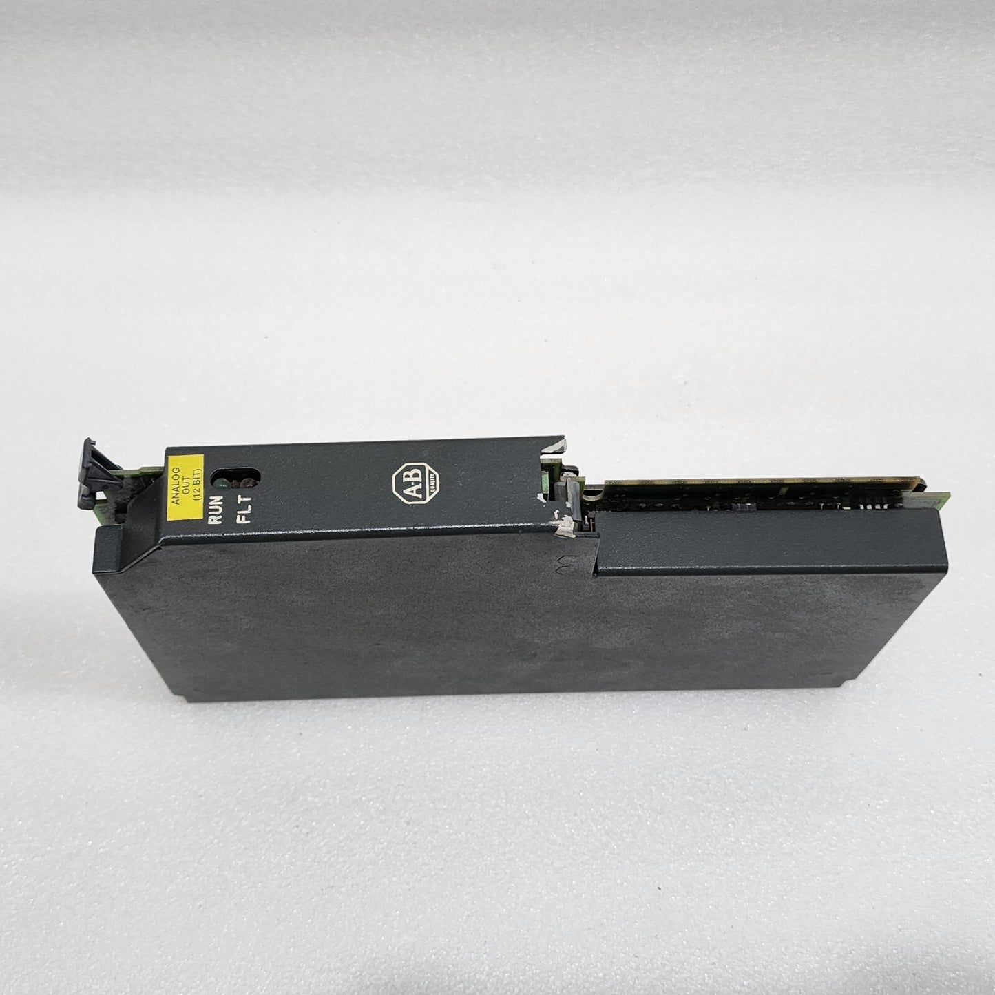 ALLEN BRADLEY CAT 1771-OFE2 B ANALOG OUTPUT MODULE