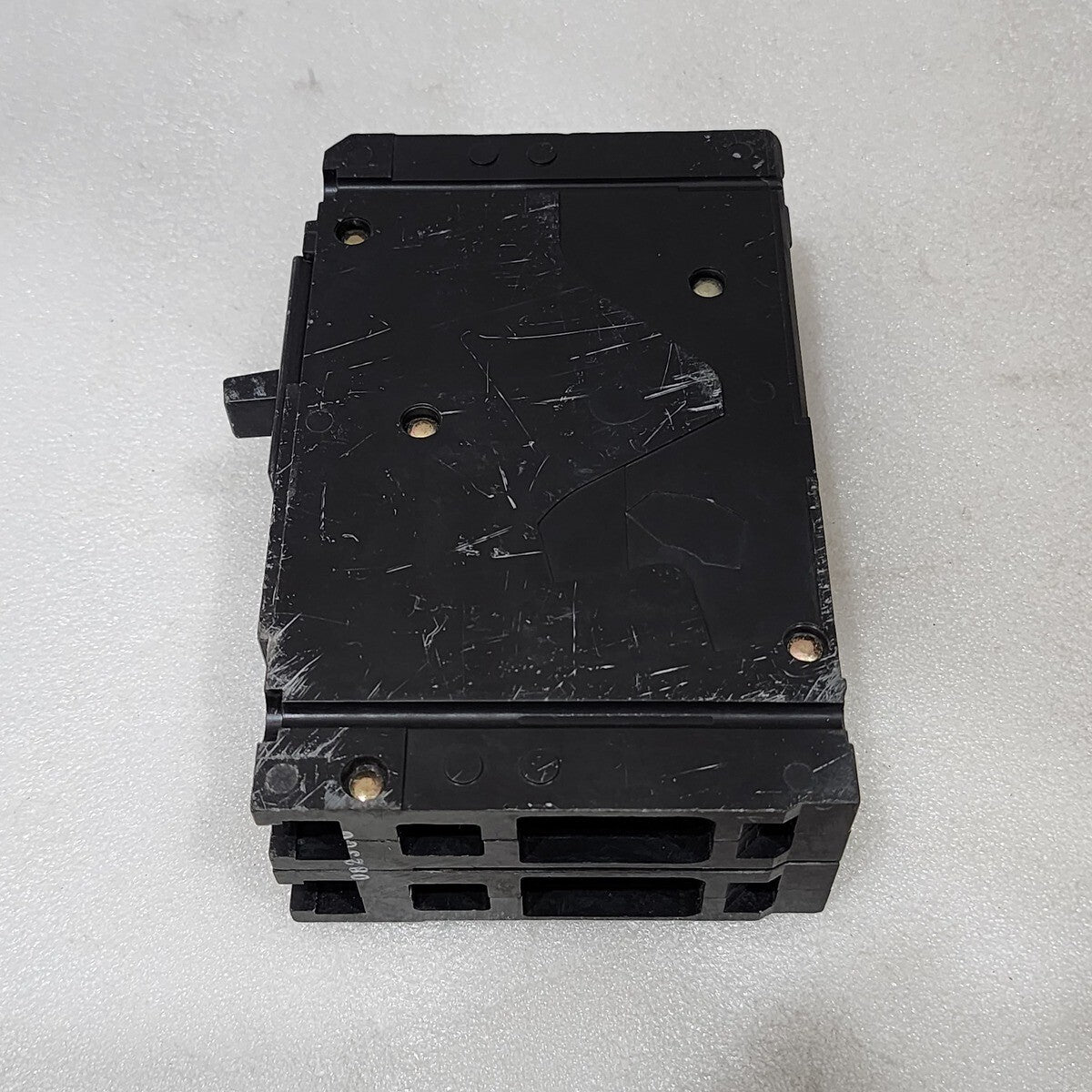 SIEMENS ED22B015 ED2 LOW VOLTAGE CIRCUIT BREAKER WITH LOAD LUG 15A