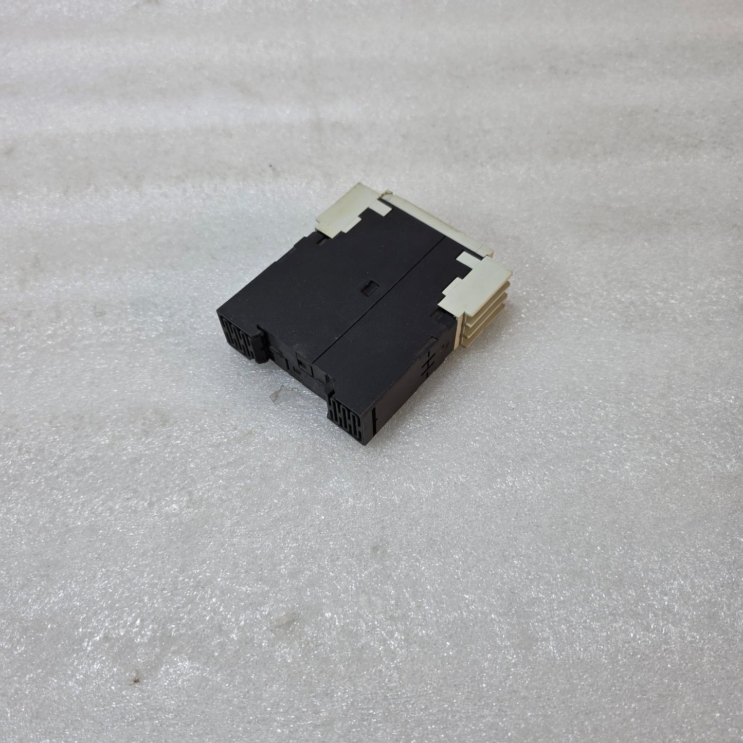 SIEMENS SIRIUS 3RP1513-1AP30 TIME RELAY ON-DELAY