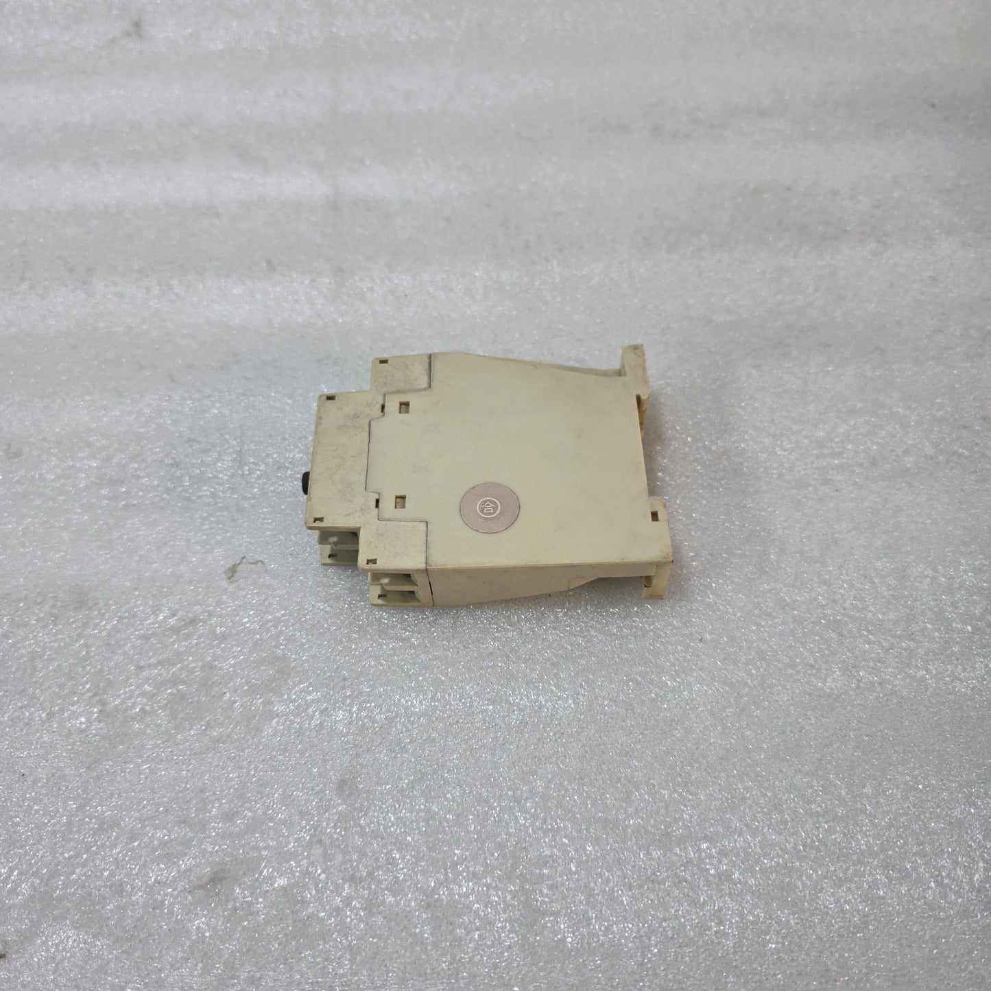 MITSUBISHI SRS-H NP SOLID STATE TIMER 380-440VAC 50/60HZ INDUSTRIAL TIME RELAY