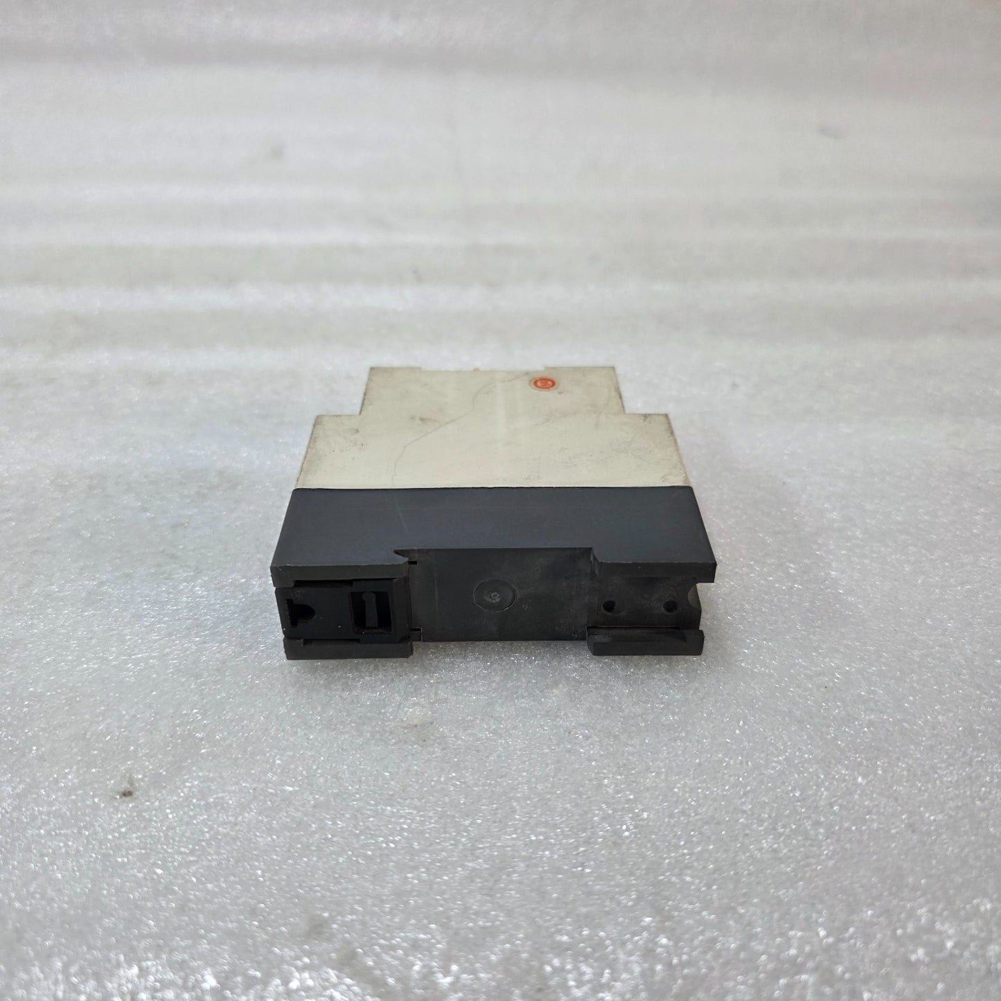 RM4UA33M VOLTAGE MONITORING RELAY 220-240V AC | TELEMECANIQUE RM4 SERIES