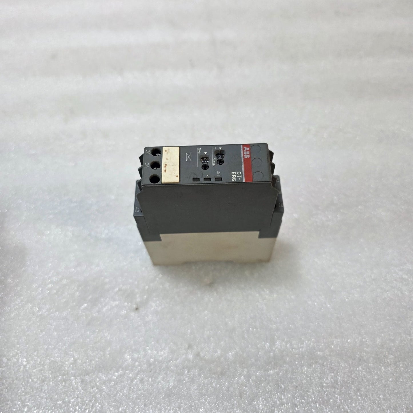 ABB CT-ERS.22 ON-DELAY TIME RELAY 0.05S–300H 24-240V AC/DC 1SVR630100R3300